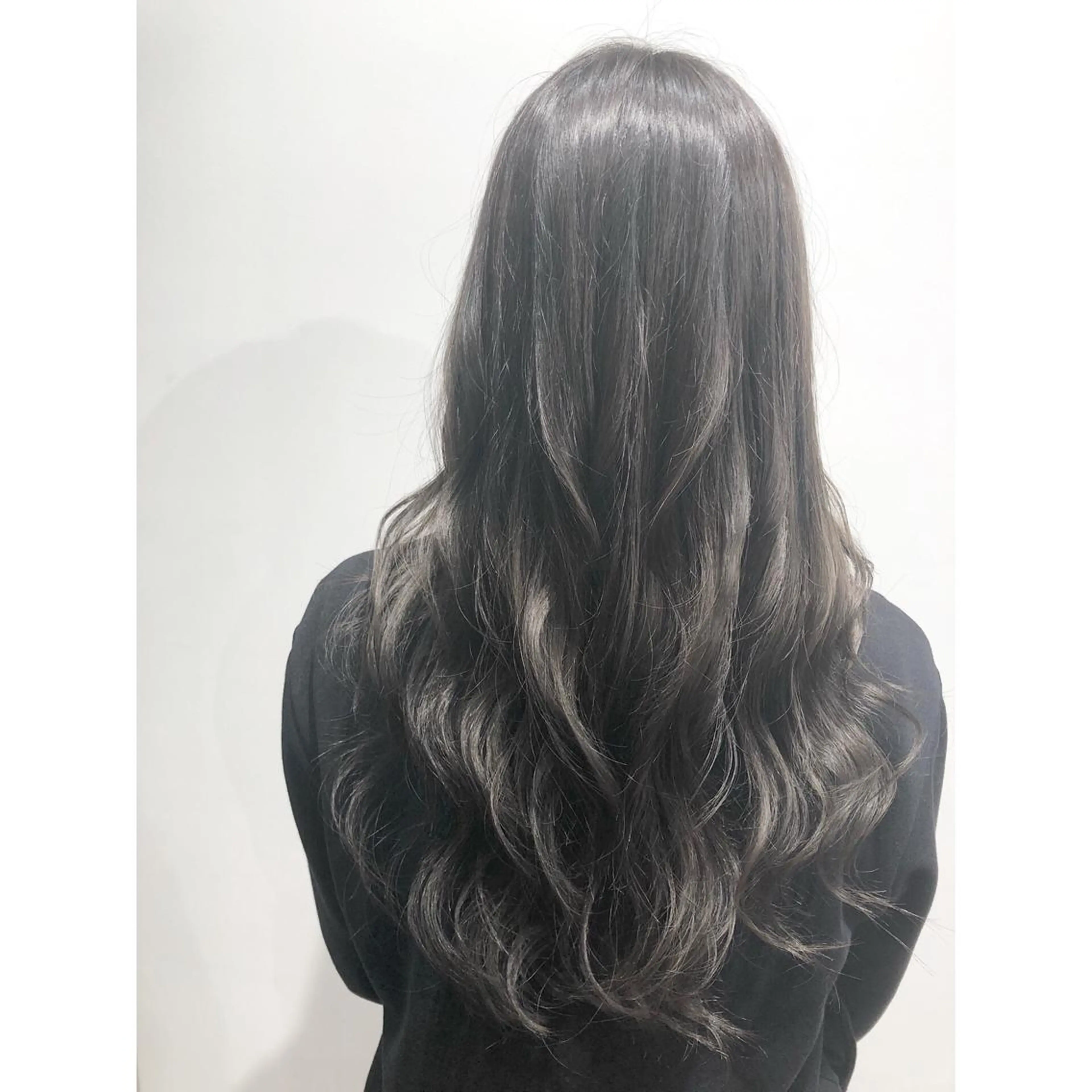 ロング カラー 透明感カラー グレージュ ハイライトカラー ハイライト 🌙HIZUKI🌙 ハイトーン 艶髪のヘアスタイル