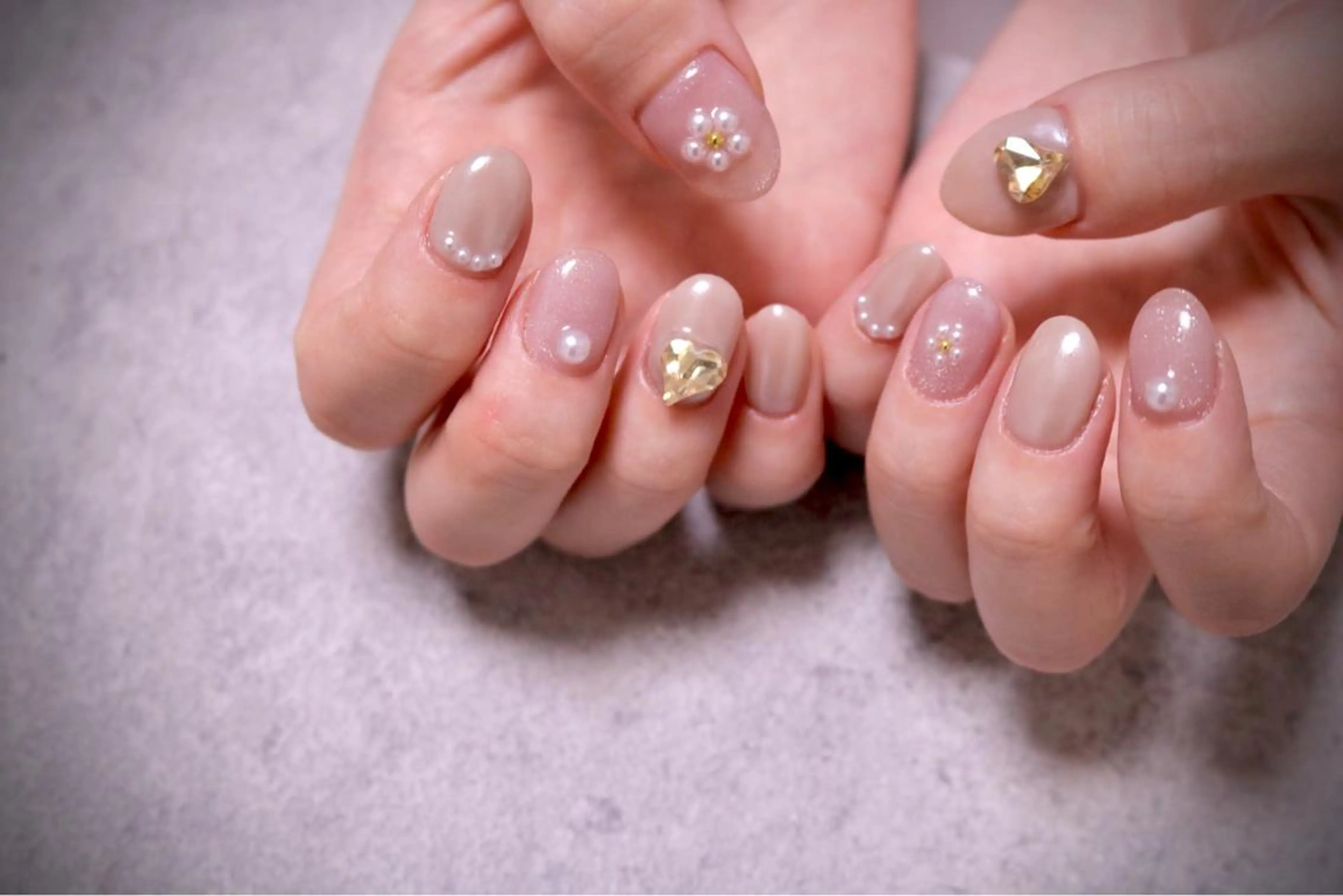 ネイル オーロラネイル カジュアル 長さ出し ジェルネイル 韓国ネイル ハンドネイル MH Nailのネイルデザイン