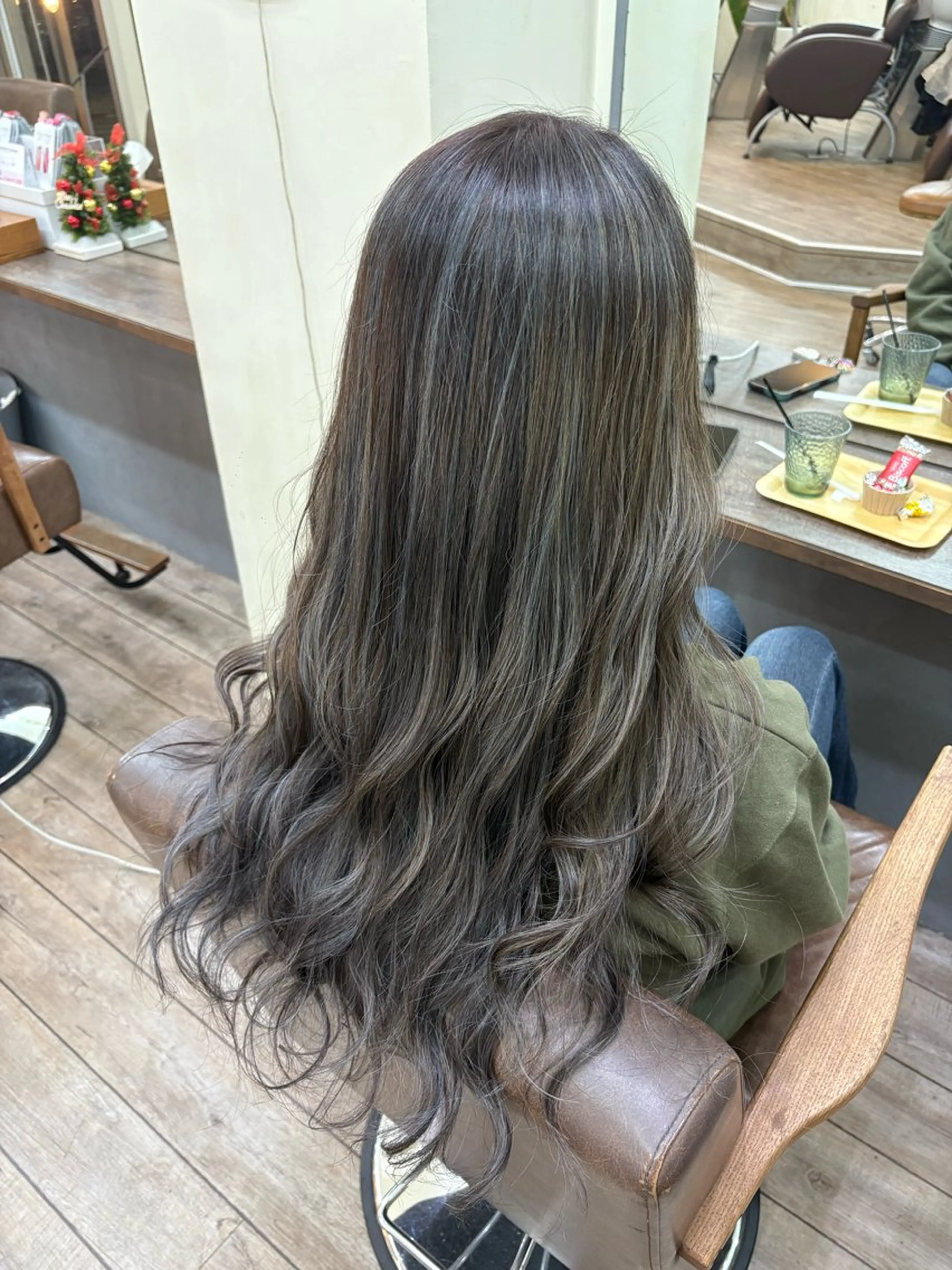 ロング カラー ハイライトカラー ハイライト ヘアカラー WEST OLAND 黒坂佳乃のヘアスタイル
