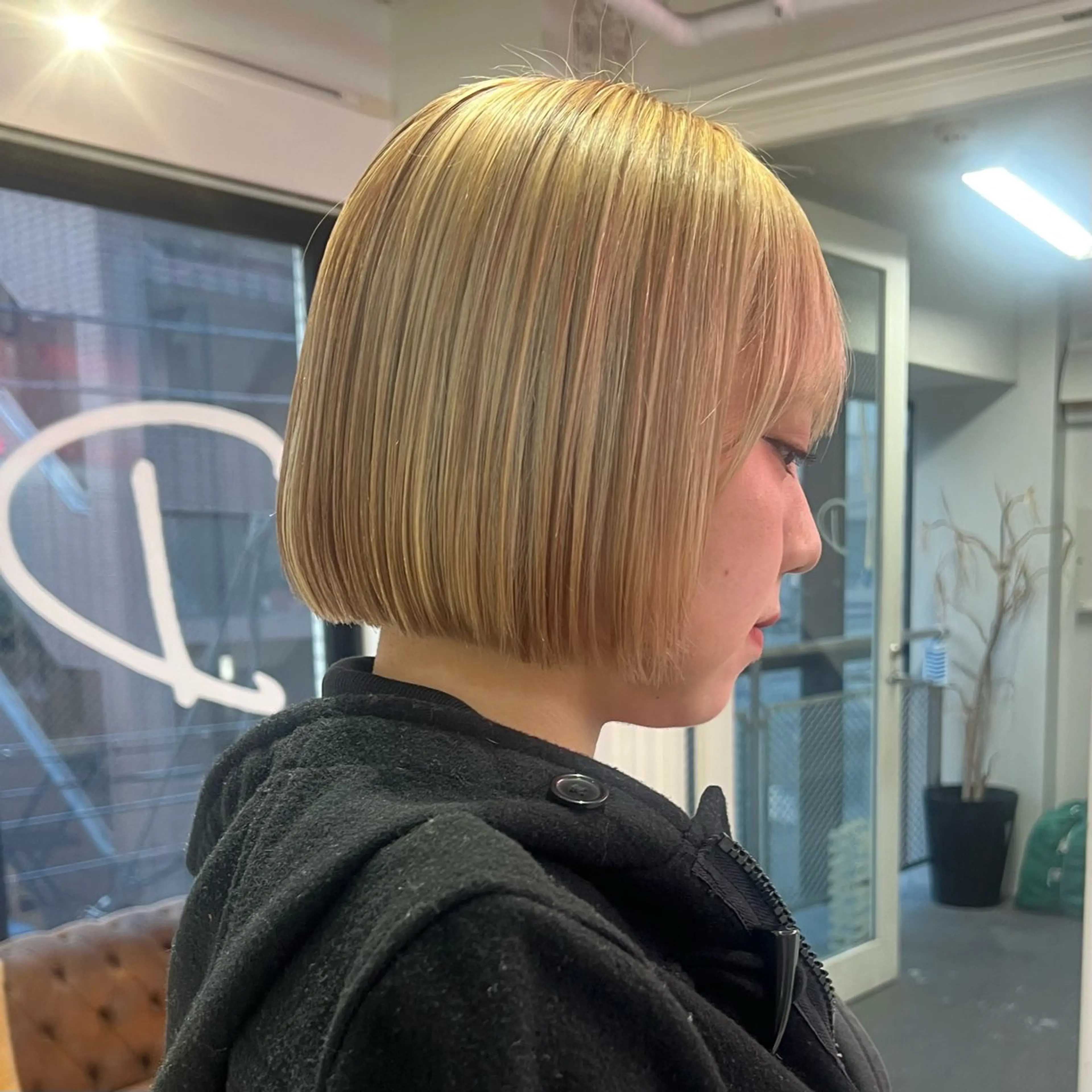 ショート カラー パーマ ヘアアレンジ メンズ ヘアカラー トリートメント 🧨ブリーチー×ボブ レイヤー💎じゅえるのヘアスタイル