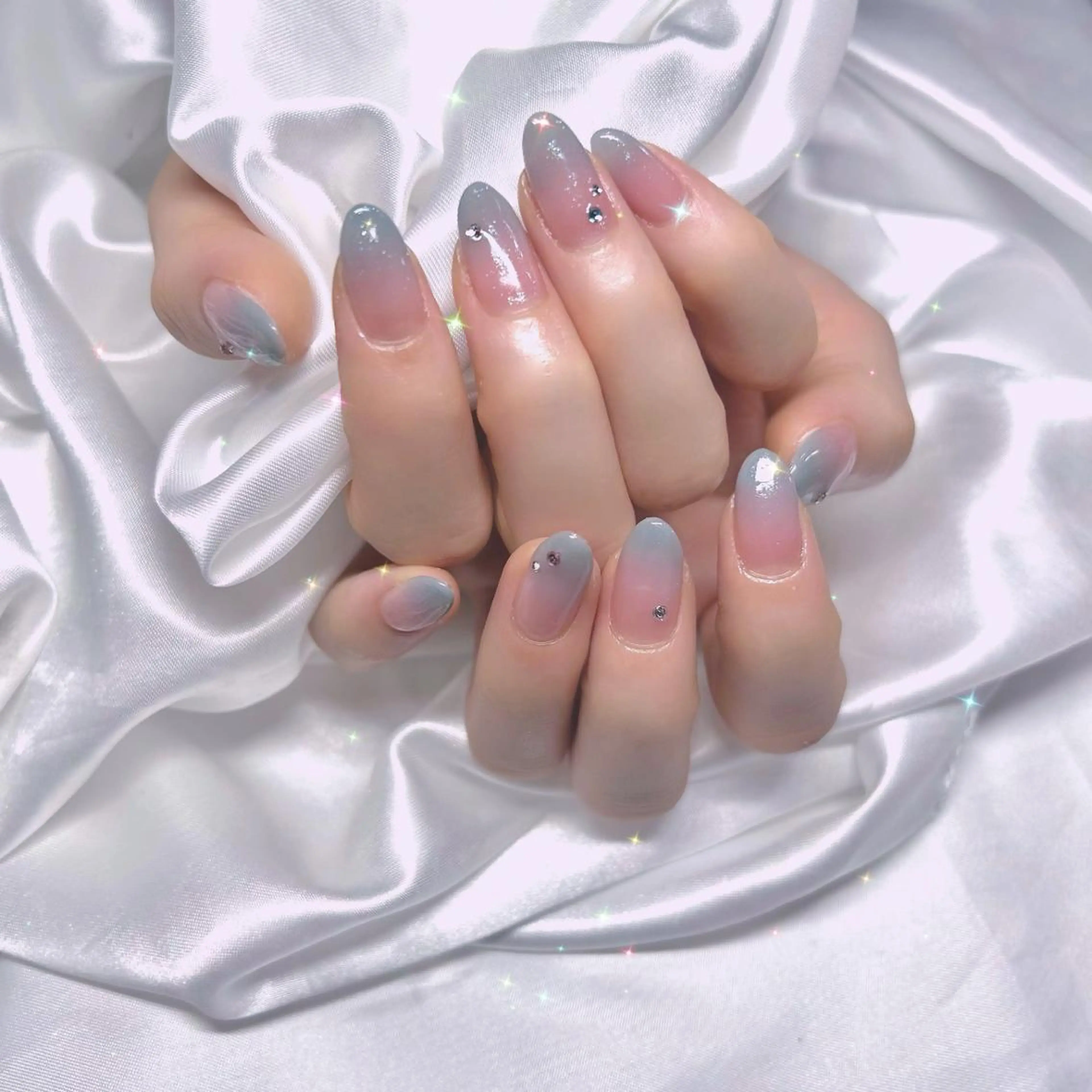 ネイル グラデーション キラキラネイル 韓国ネイル 持ち込み シンプルネイル élu by Noriko 前原のネイルデザイン