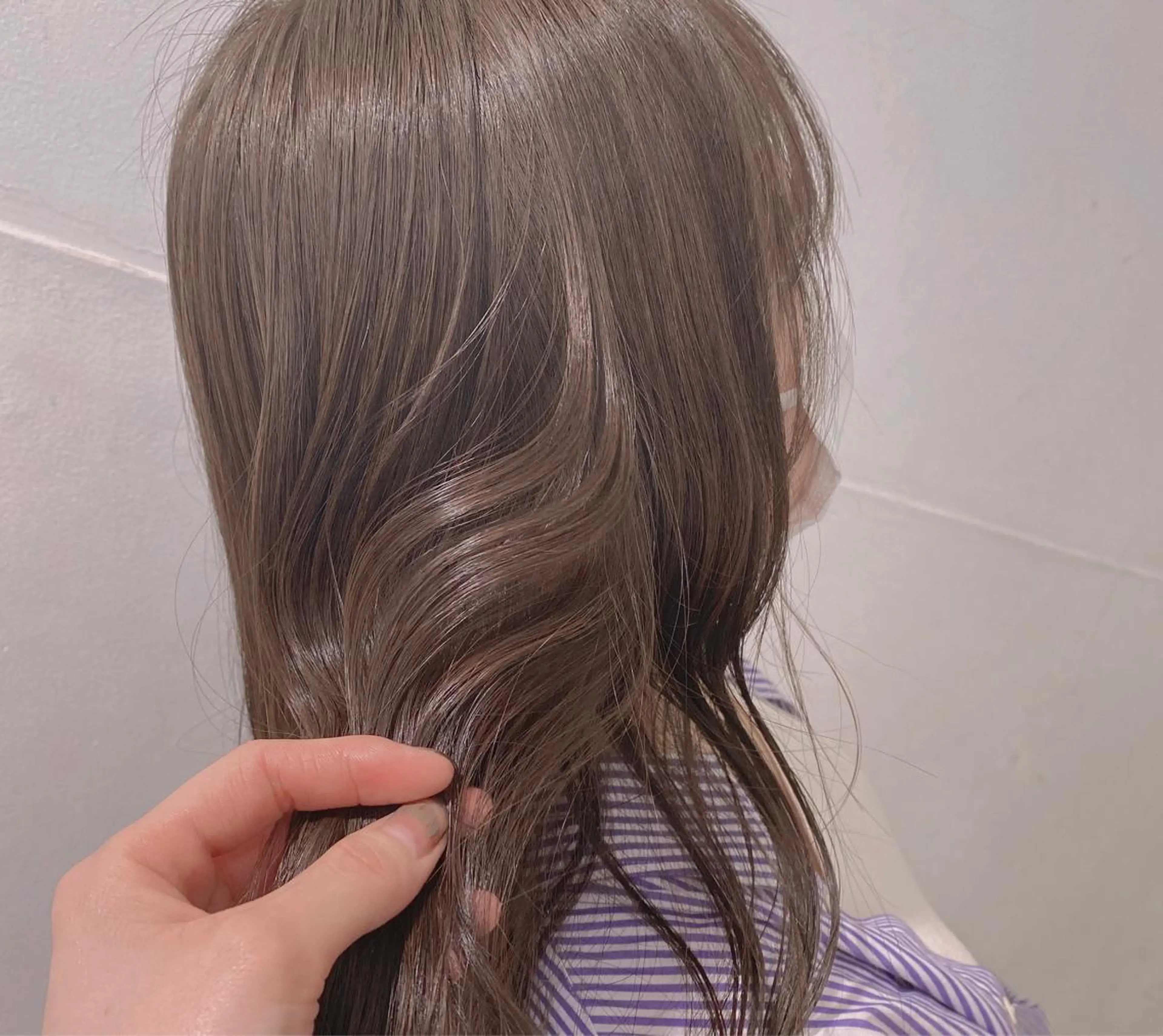 ロング カラー ブリーチ 透明感カラー ブリーチなしカラー ✨くびれスタイル✨️ 戸嶋穂乃香のヘアスタイル