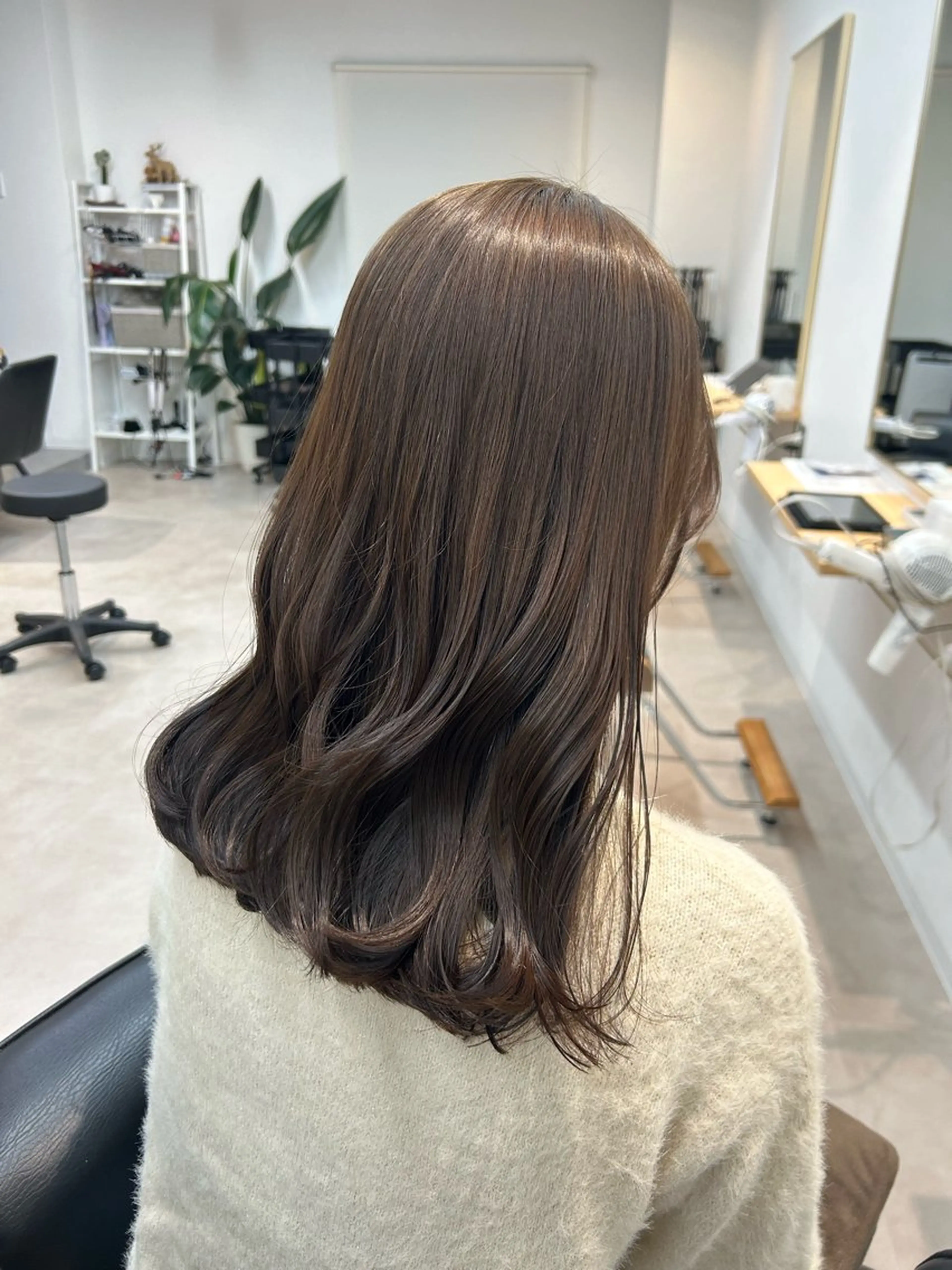 セミロング カラー ブラウンカラー マロンブラウン 艶カラー/レイヤー/ ハイトーン/まなみのヘアスタイル