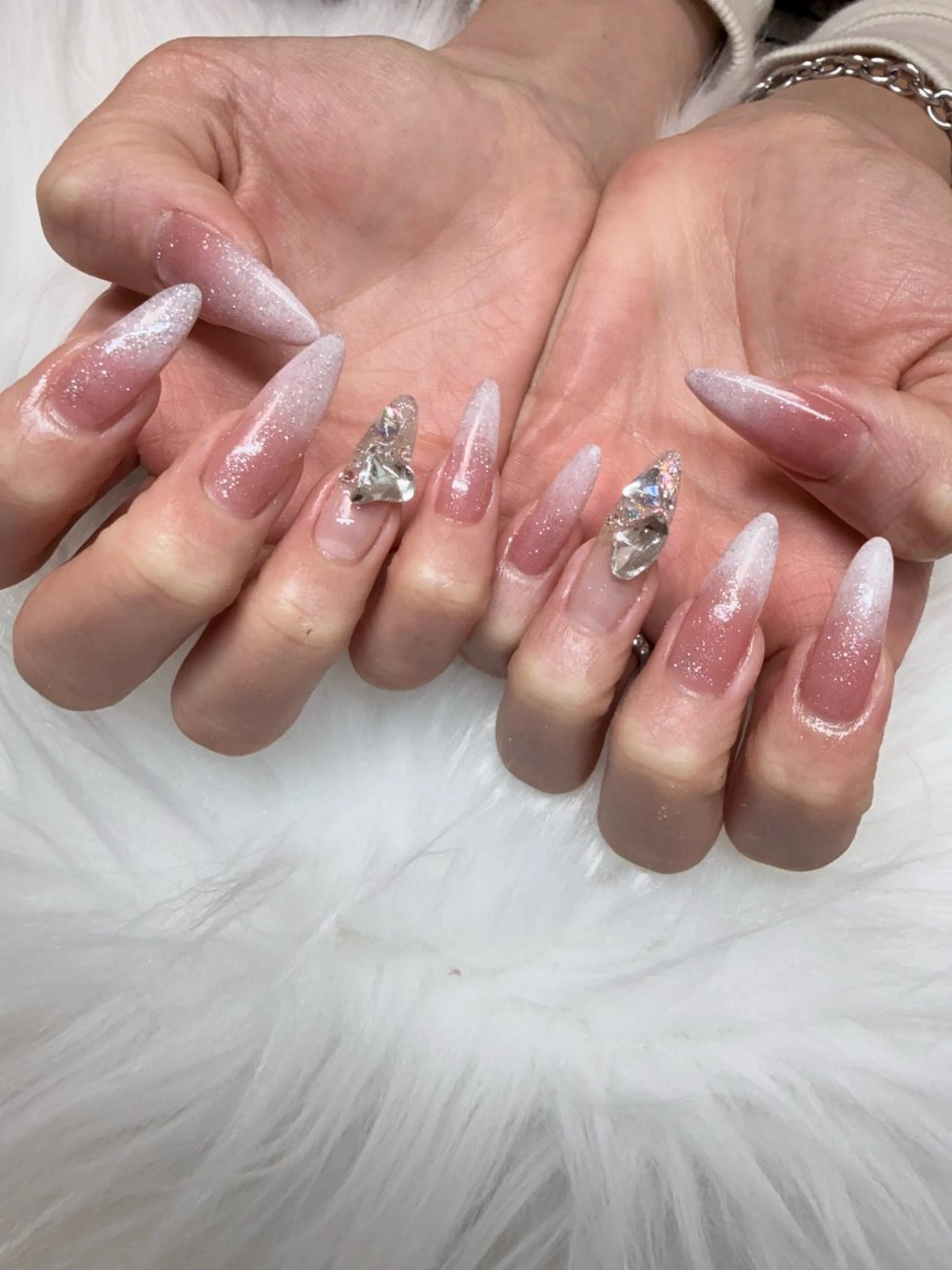 ネイル グラデーション ラメ(グリッター) ストーンネイル ホワイト Malo nailのネイルデザイン