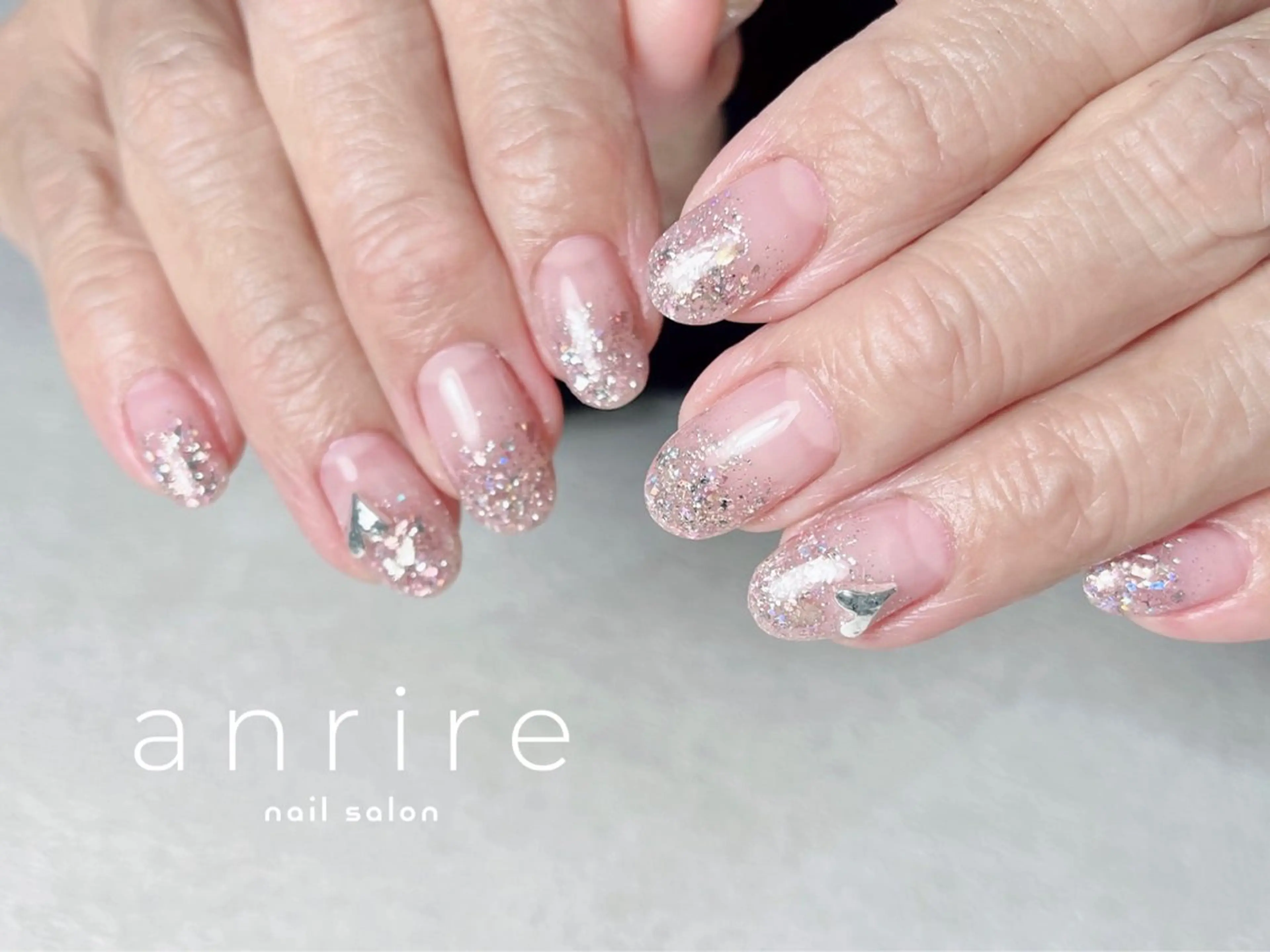 ネイル アートネイル ジェルネイル グラデーション ハート キラキラネイル ハンドネイル nailsalon anrireのネイルデザイン
