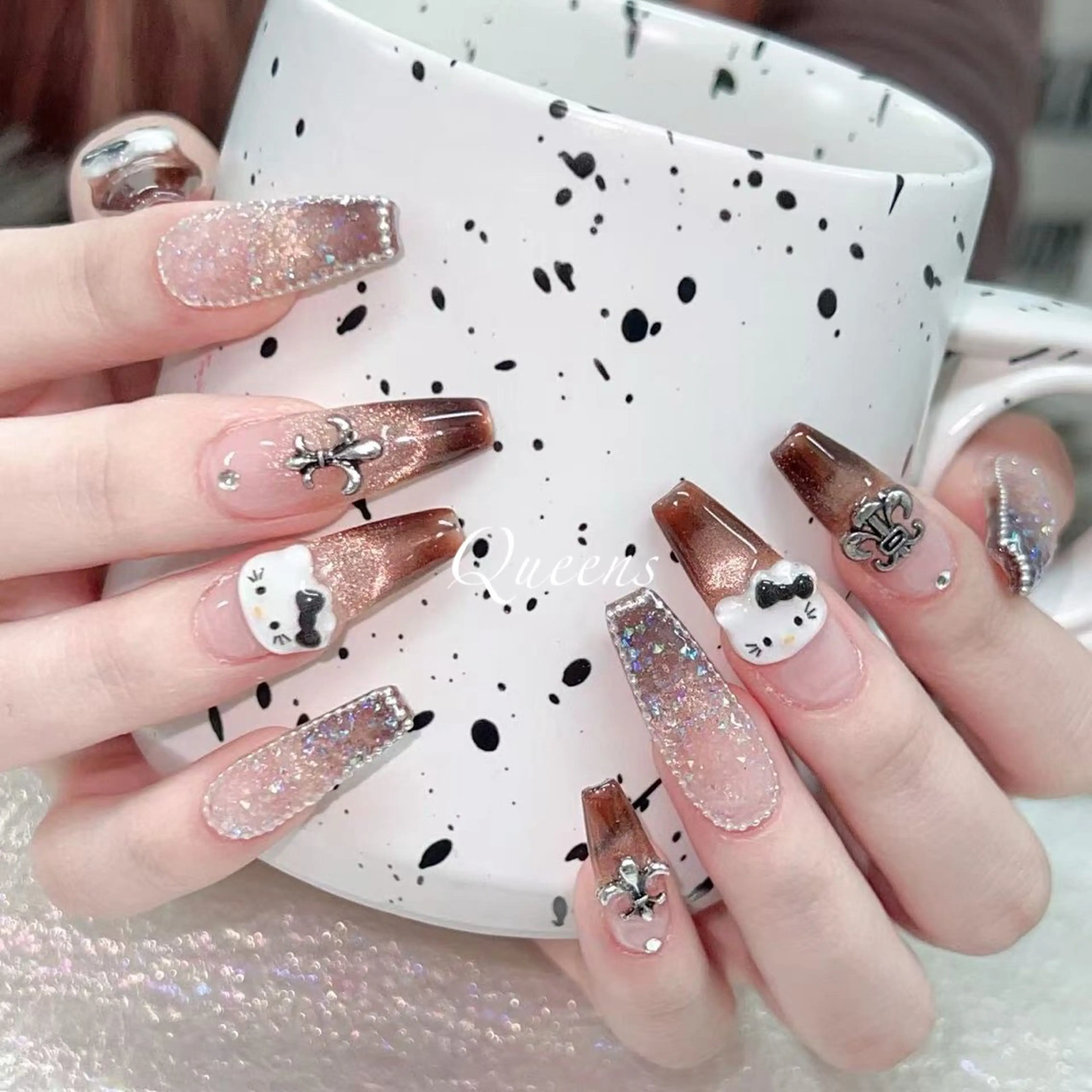 ネイル ハンドネイル Queens テイのネイルデザイン