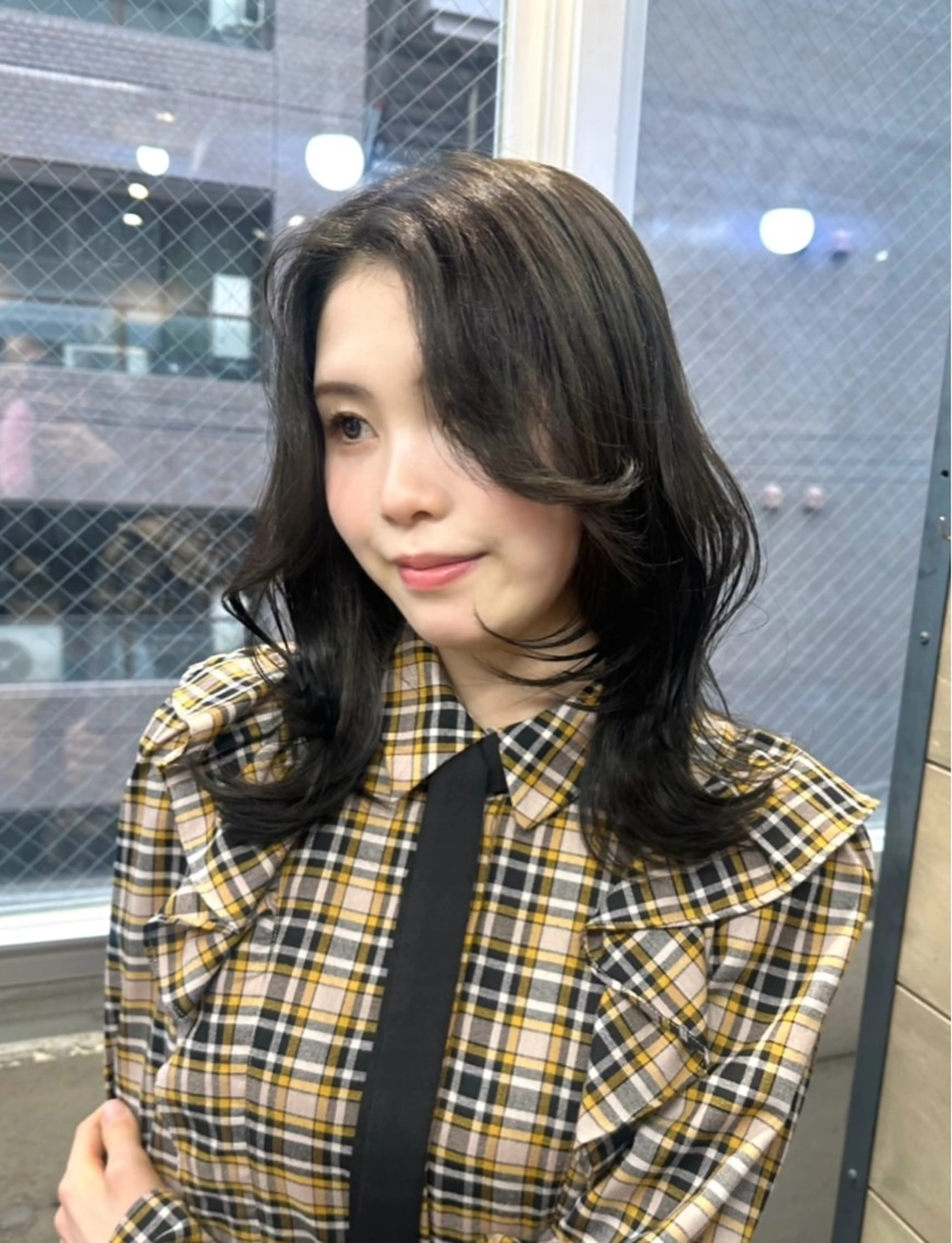 ミディアム カラー レイヤーカット カット youres hair東新宿店所属・新宿⌇韓国風ヘア ⌇透明感カラーのヘアスタイル