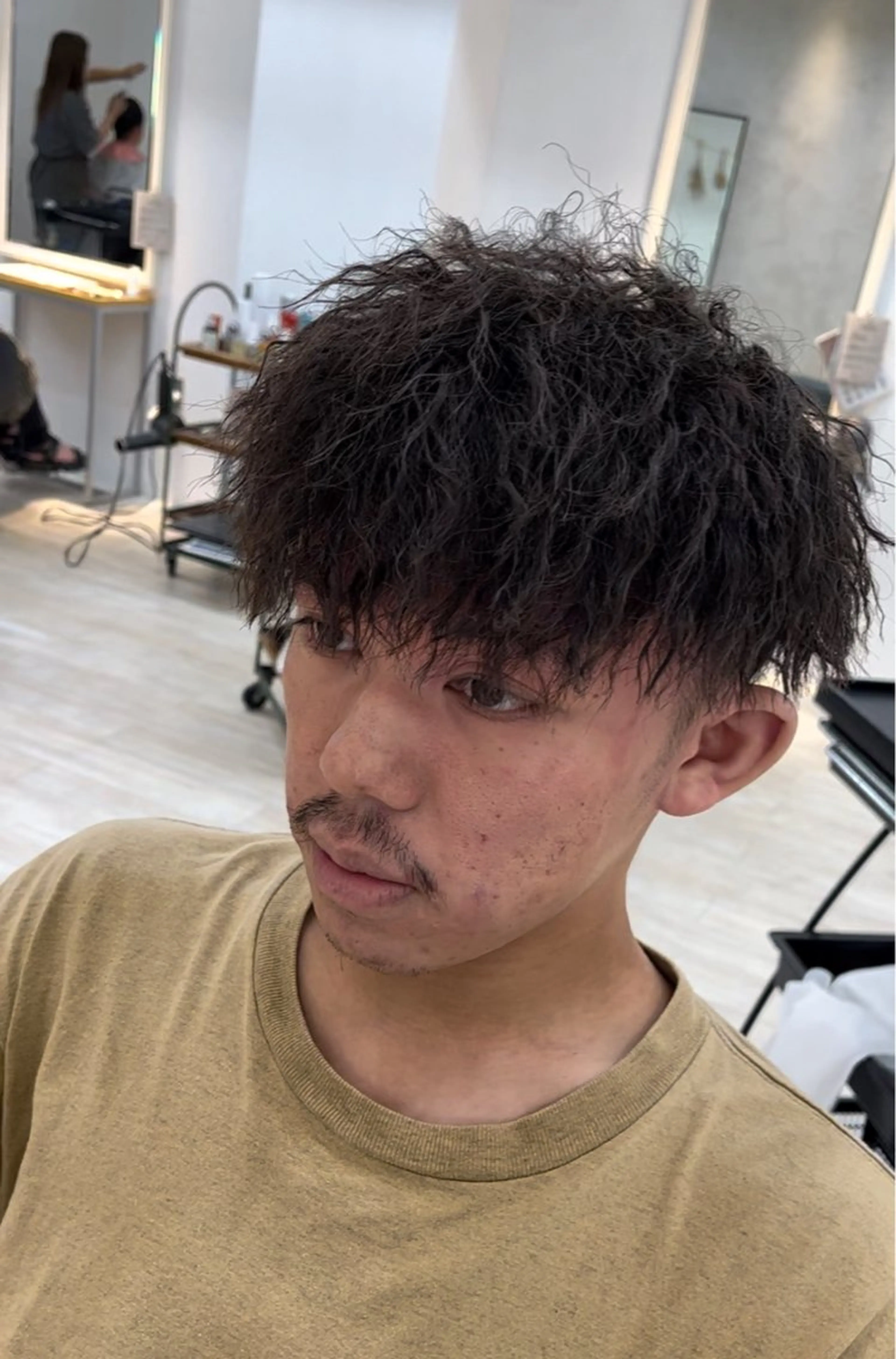 ショート パーマ メンズ メンズパーマ メンズツイストパーマ ツイストパーマ 嵯峨 大地／パーマ／ ハード系／特殊系のヘアスタイル