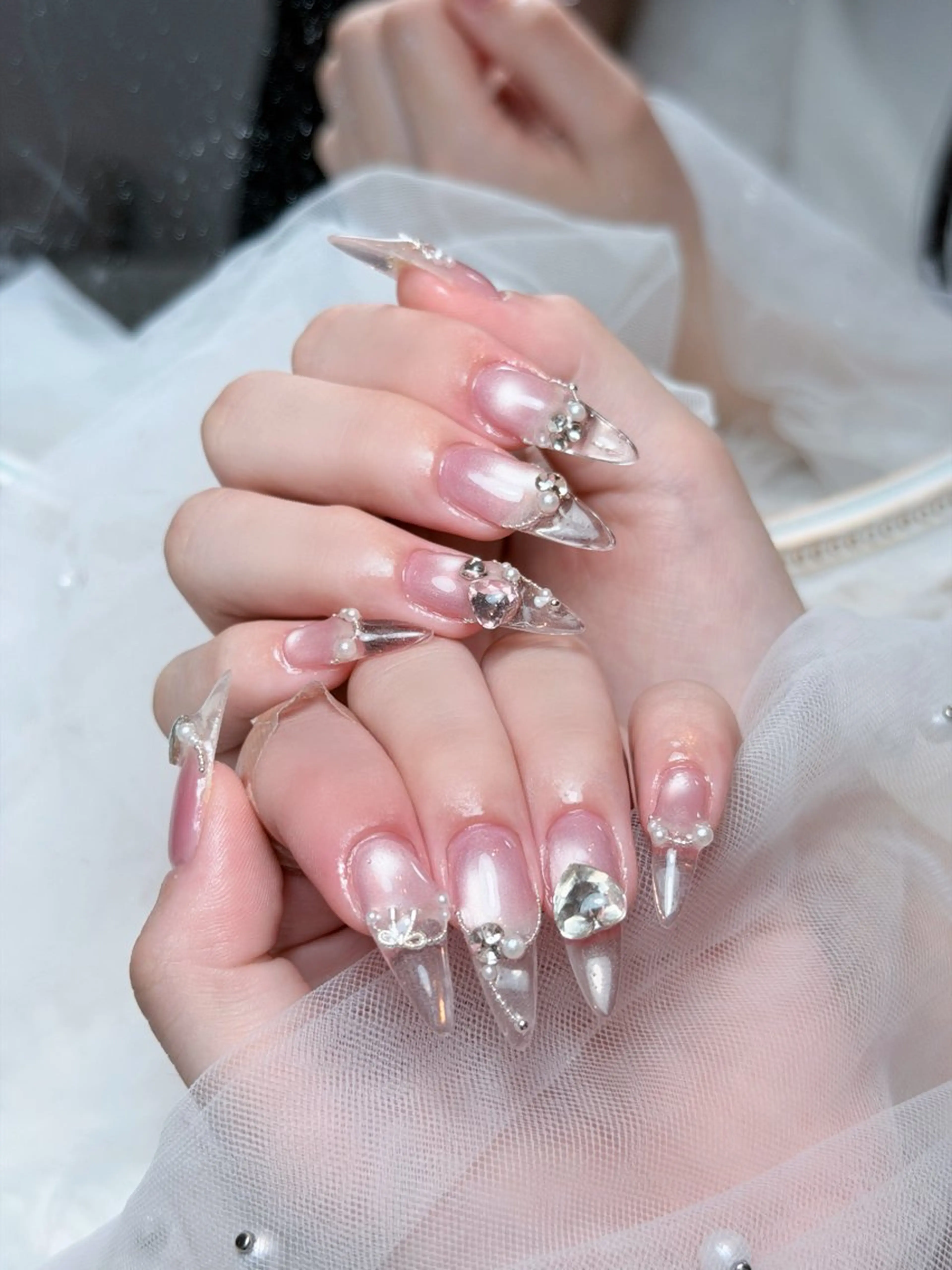 ネイル チークネイル ドット フレンチネイル グラデーション ハート ハンドネイル Julli NailStudioのネイルデザイン