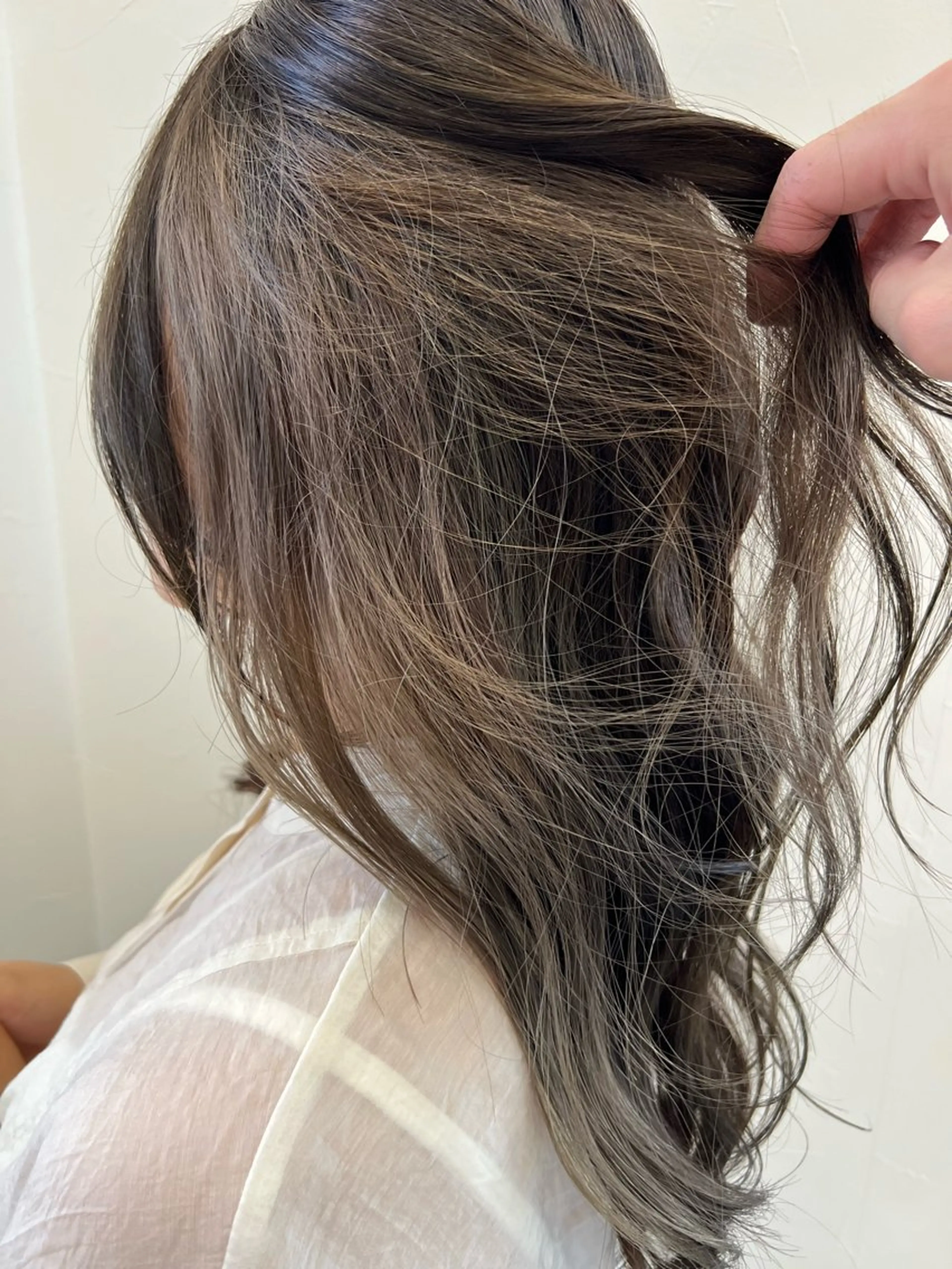 ロング カラー ベージュカラー インナーカラー Oops旧TABOO 早野太郎のヘアスタイル