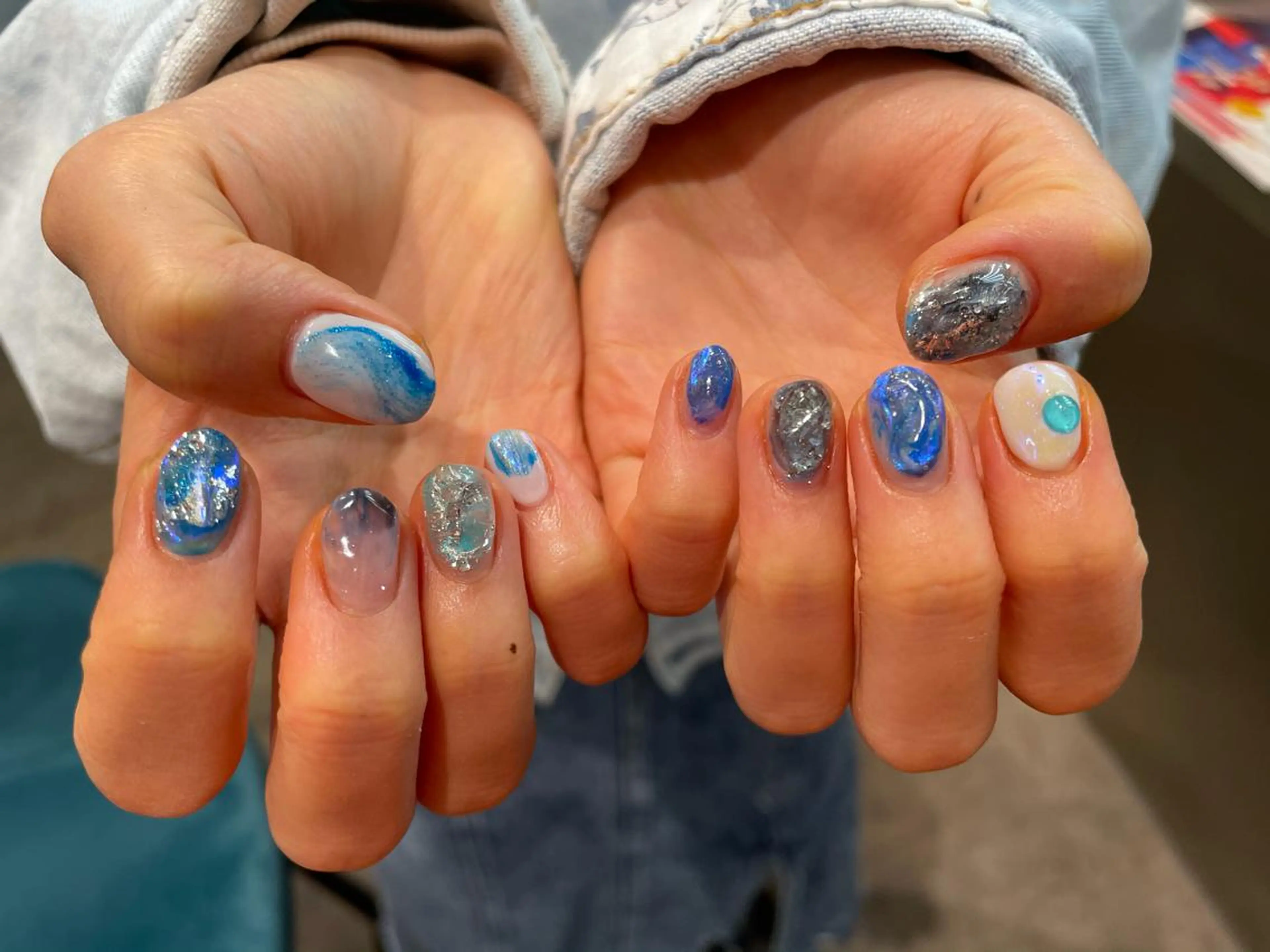 ネイル ブルー ハンドネイル ナチュラル透明感🌱 小山美樹子のヘアスタイル