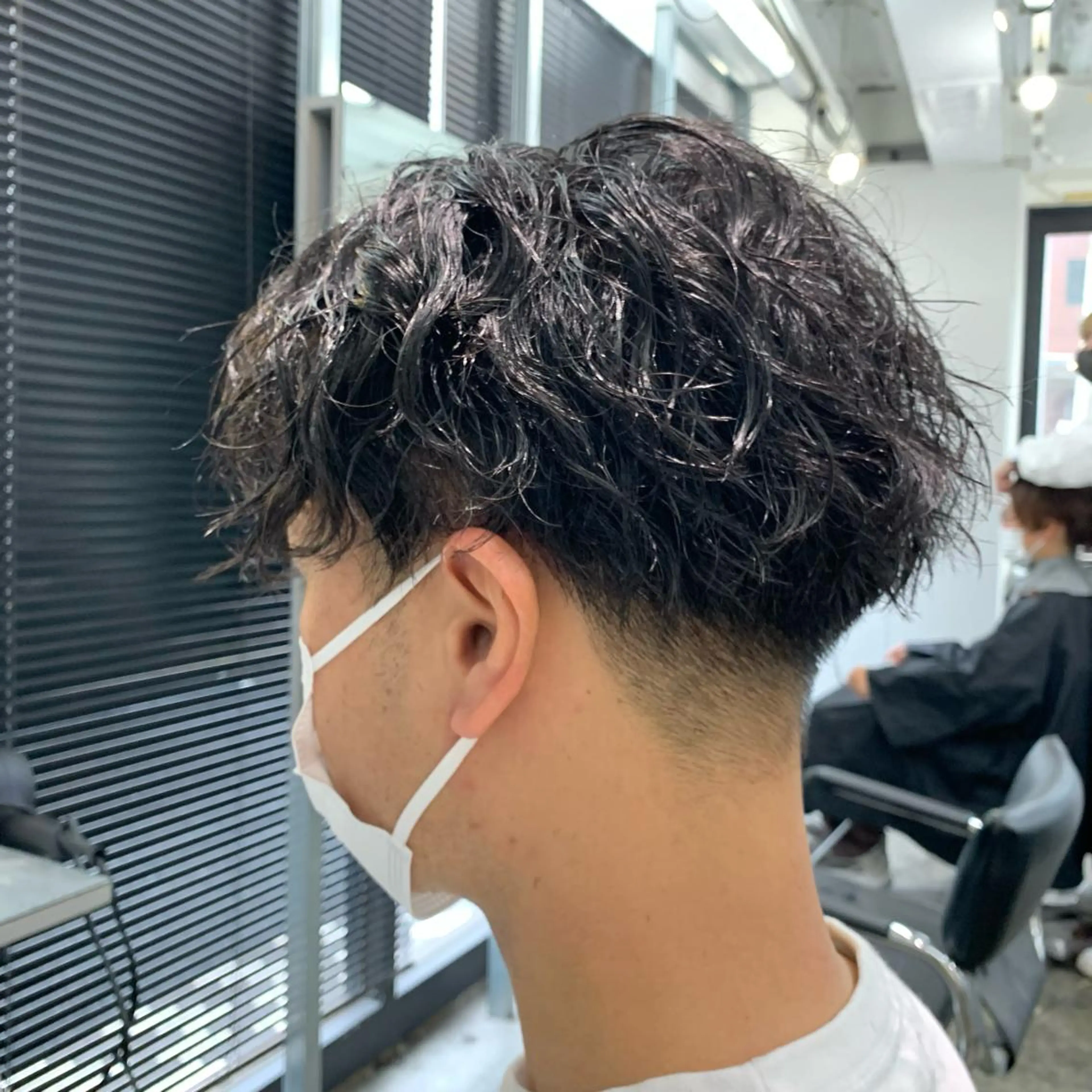 ショート パーマ メンズ センターパート カット パーマ メンズ特化美容師/ 藤戸 椋のヘアスタイル