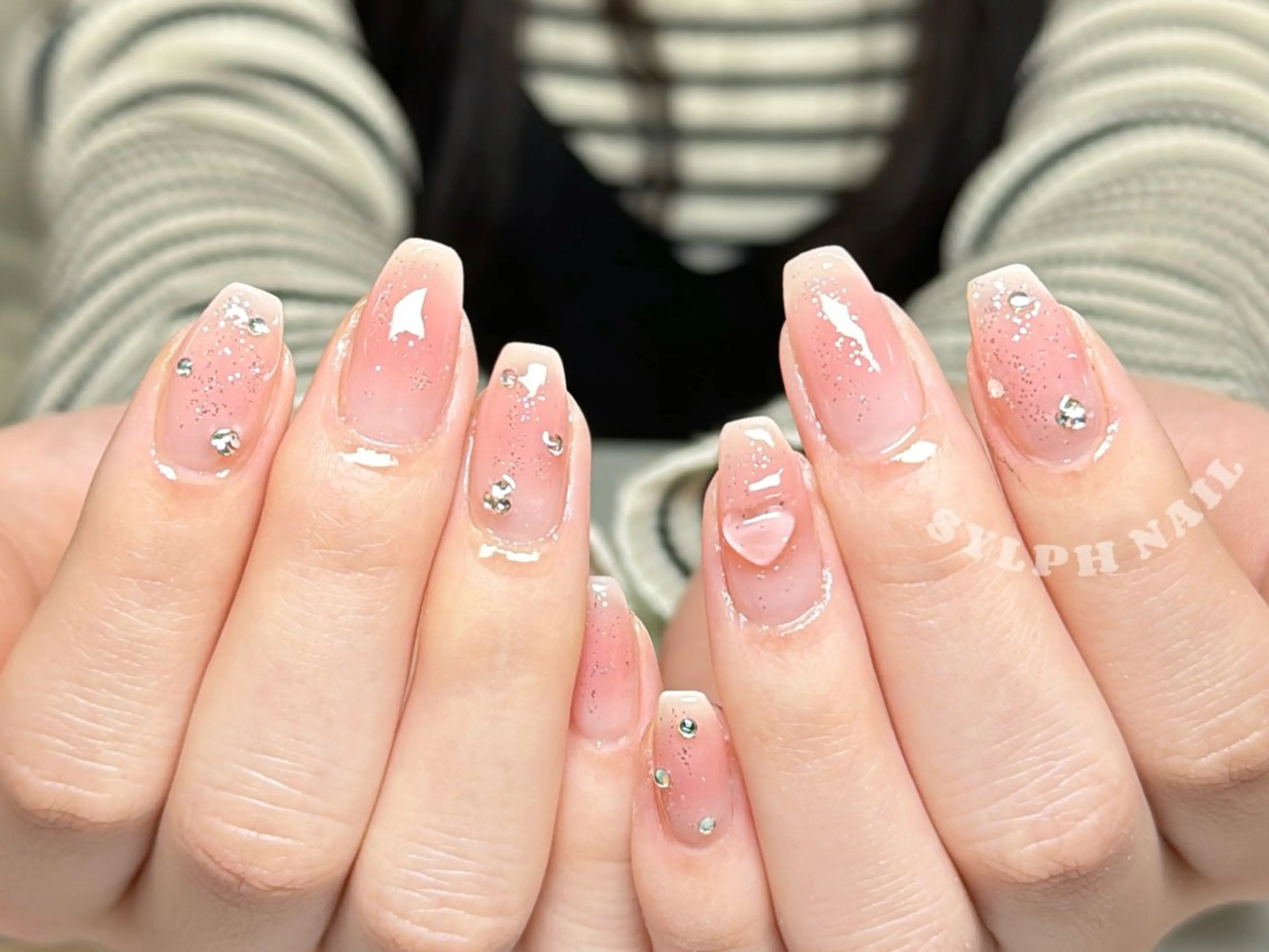 ネイル オーロラネイル 長さ出し フレンチネイル ジェルネイル ガラスフレンチ ハンドネイル Rela・S NAILのネイルデザイン