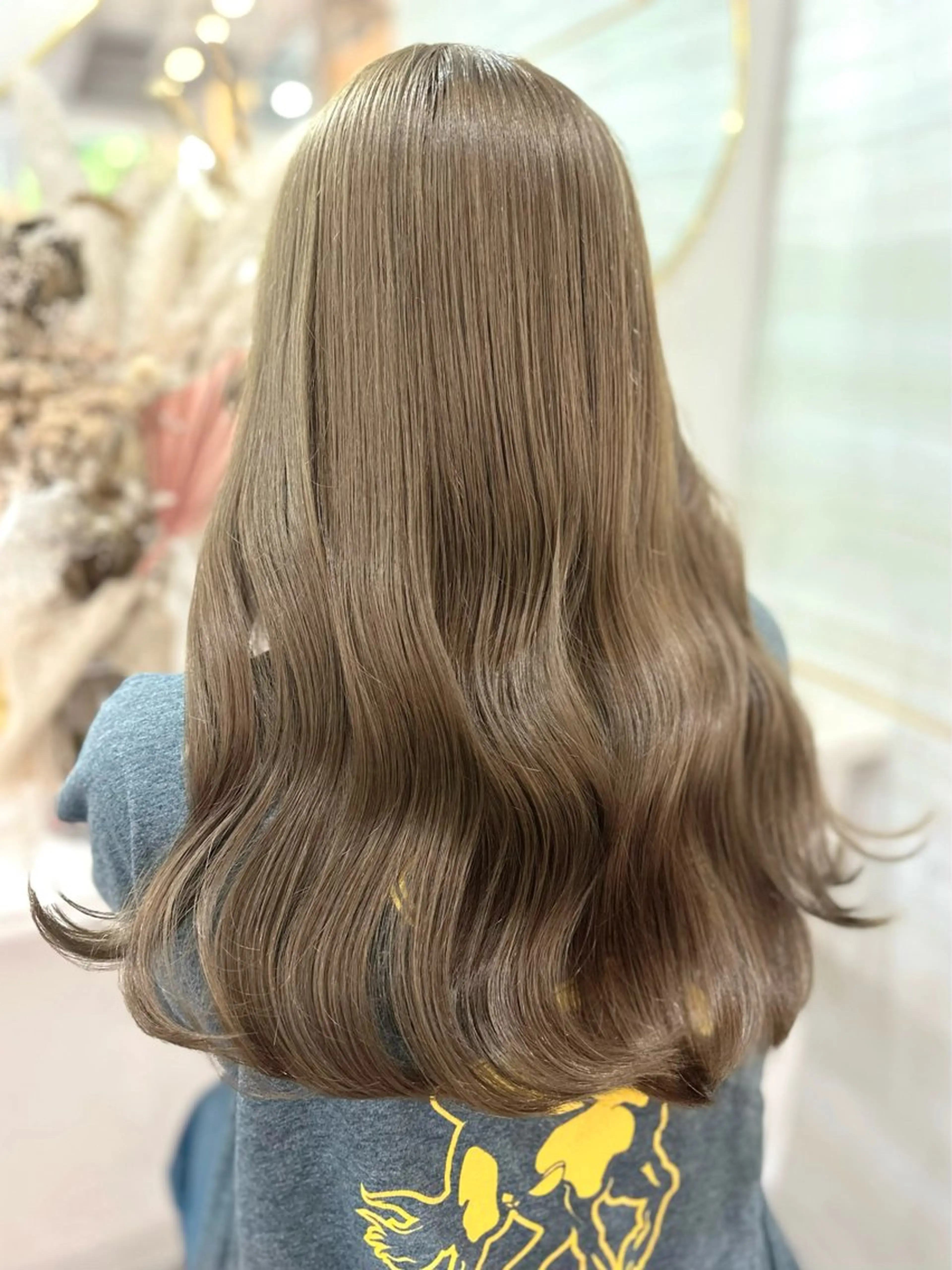 ロング カラー ベージュカラー ブリーチ オリーブベージュ 似合わせカット 🐈‍⬛momo🐾 ダブルカラーのヘアスタイル