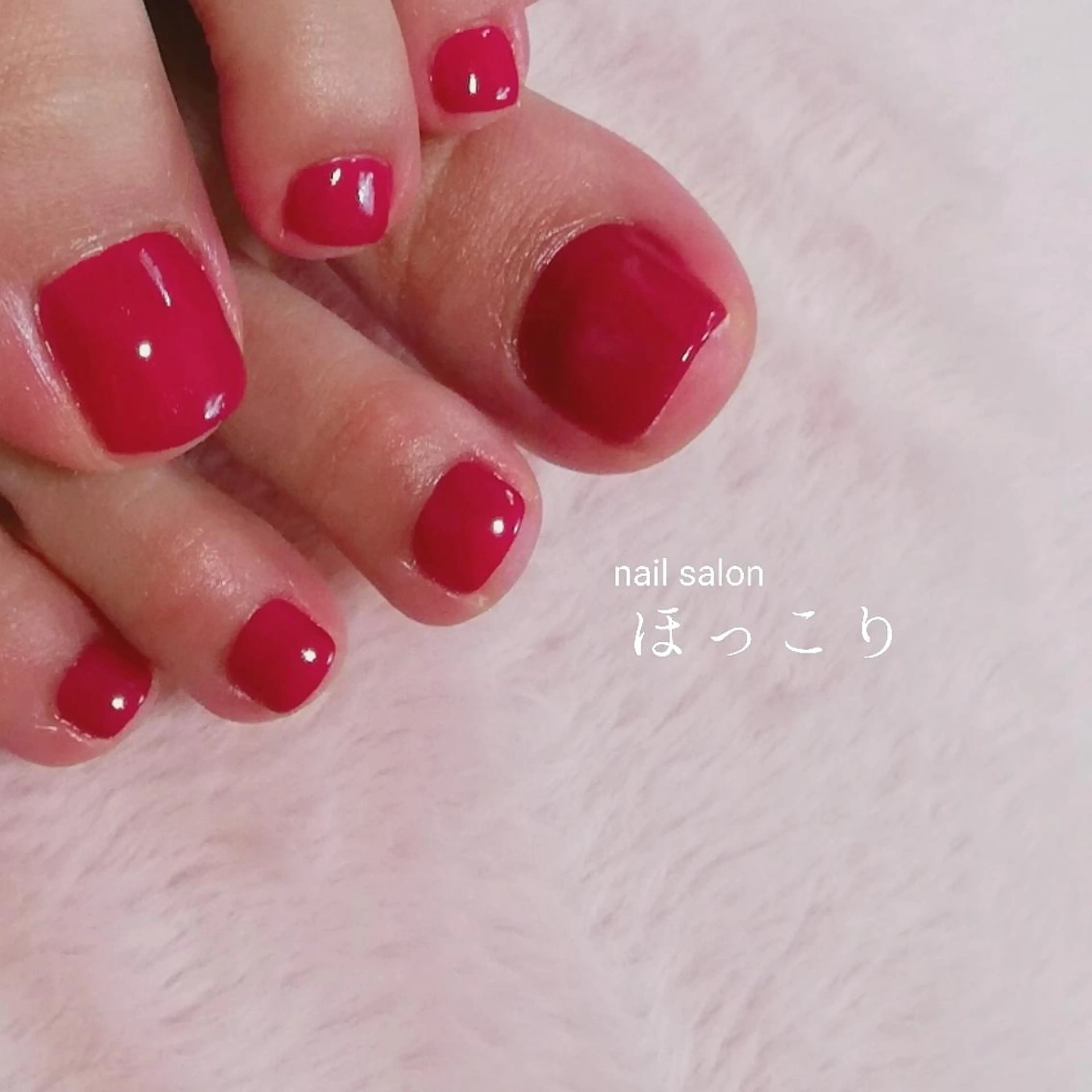 ネイル 赤色 フットネイル ネイルサロンほっこり kanaのネイルデザイン