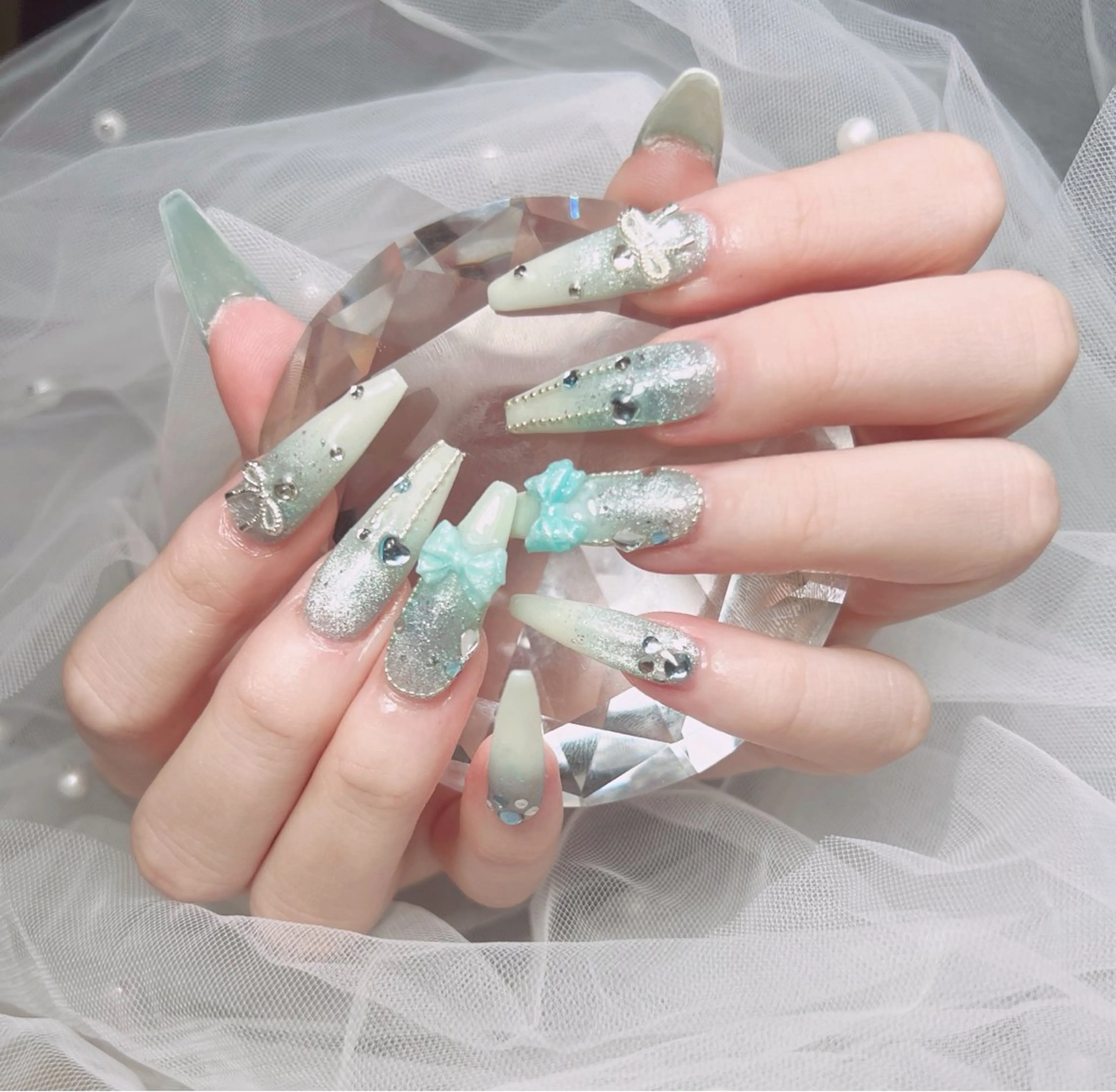 ネイル アートネイル オーロラネイル チークネイル 長さ出し フットネイル HaNa_ Noiranailのネイルデザイン