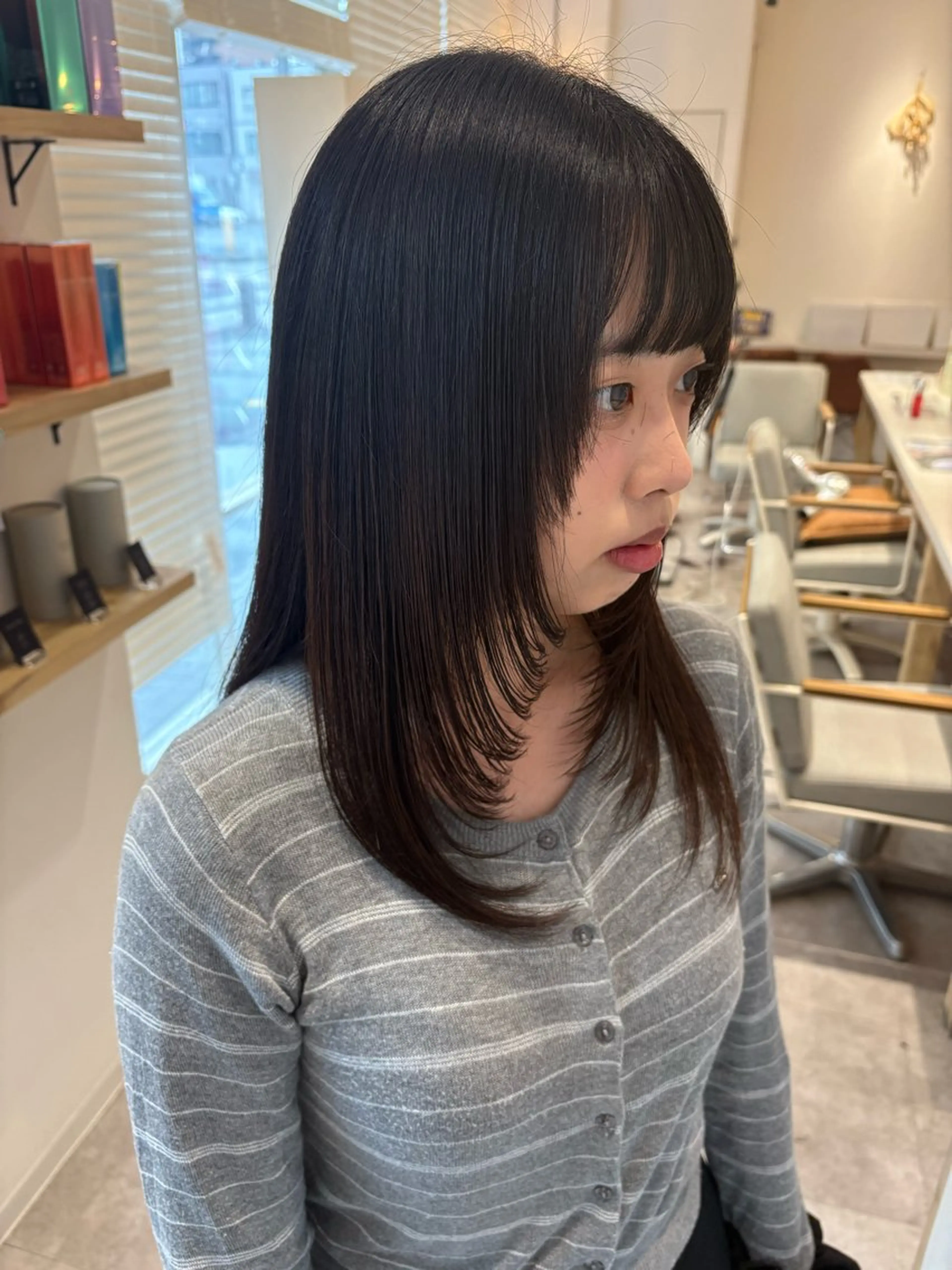ミディアム カラー カット ヘアカラー トリートメント 中尾 唯音名のヘアスタイル