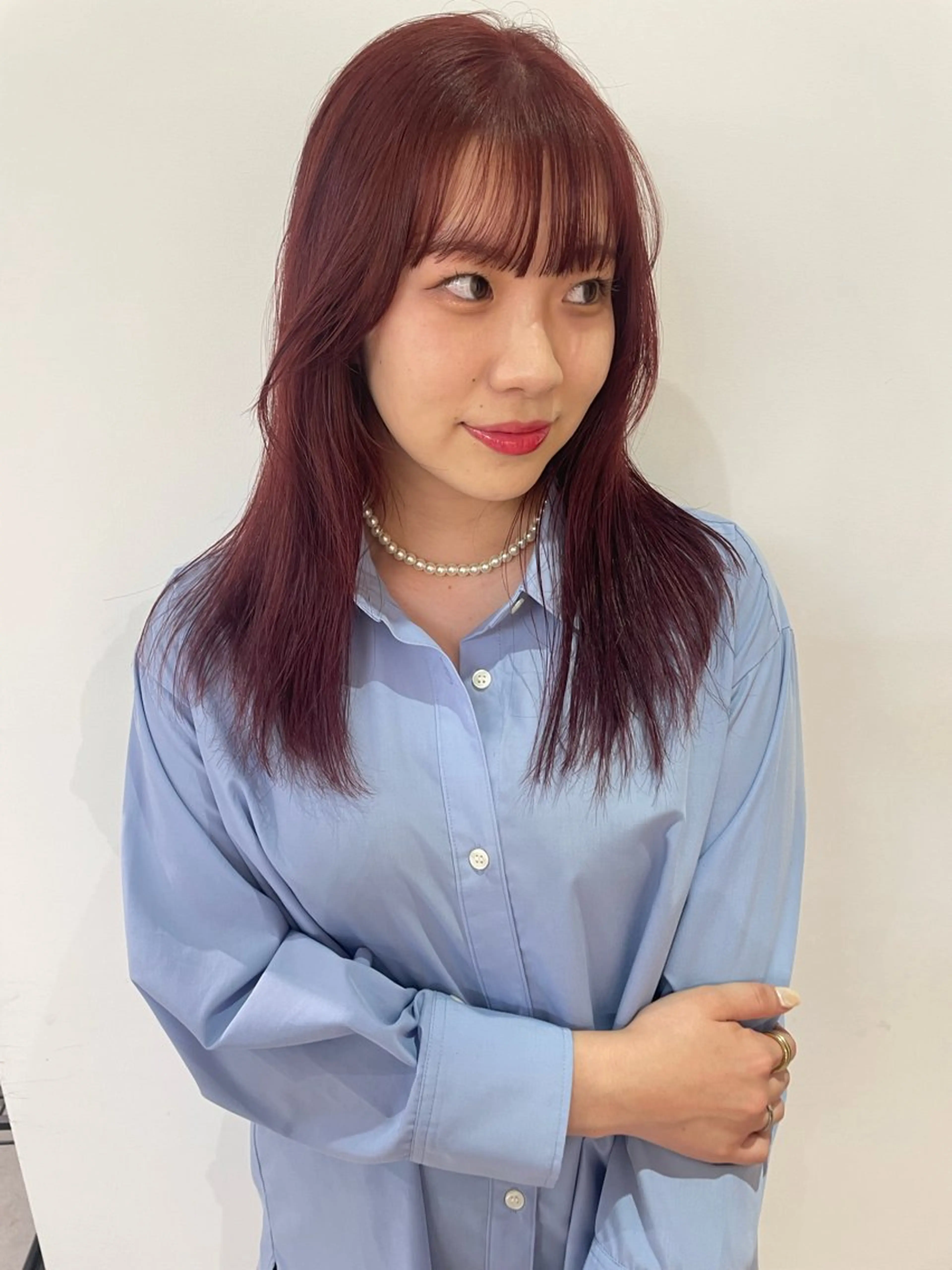 セミロング カラー ボルドーカラー レッドカラー MIU/ルーツカラー 顔まわりレイヤーのヘアスタイル