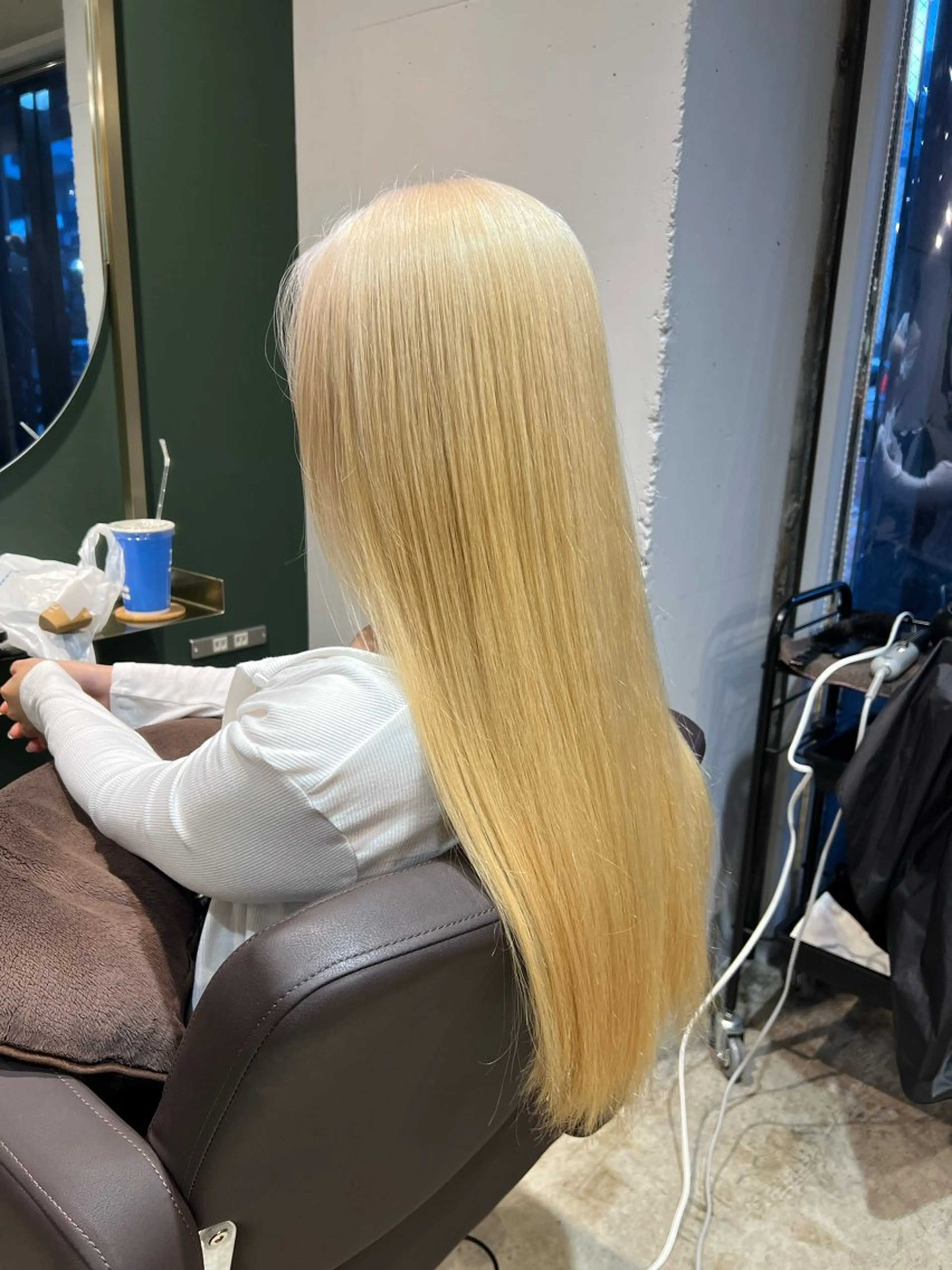 ロング カラー ブリーチ 抜きっぱなしブロンド ヘアカラー トリートメント ヘッドスパ カラースペシャリスト しょう🧑🏼‍🎨のヘアスタイル