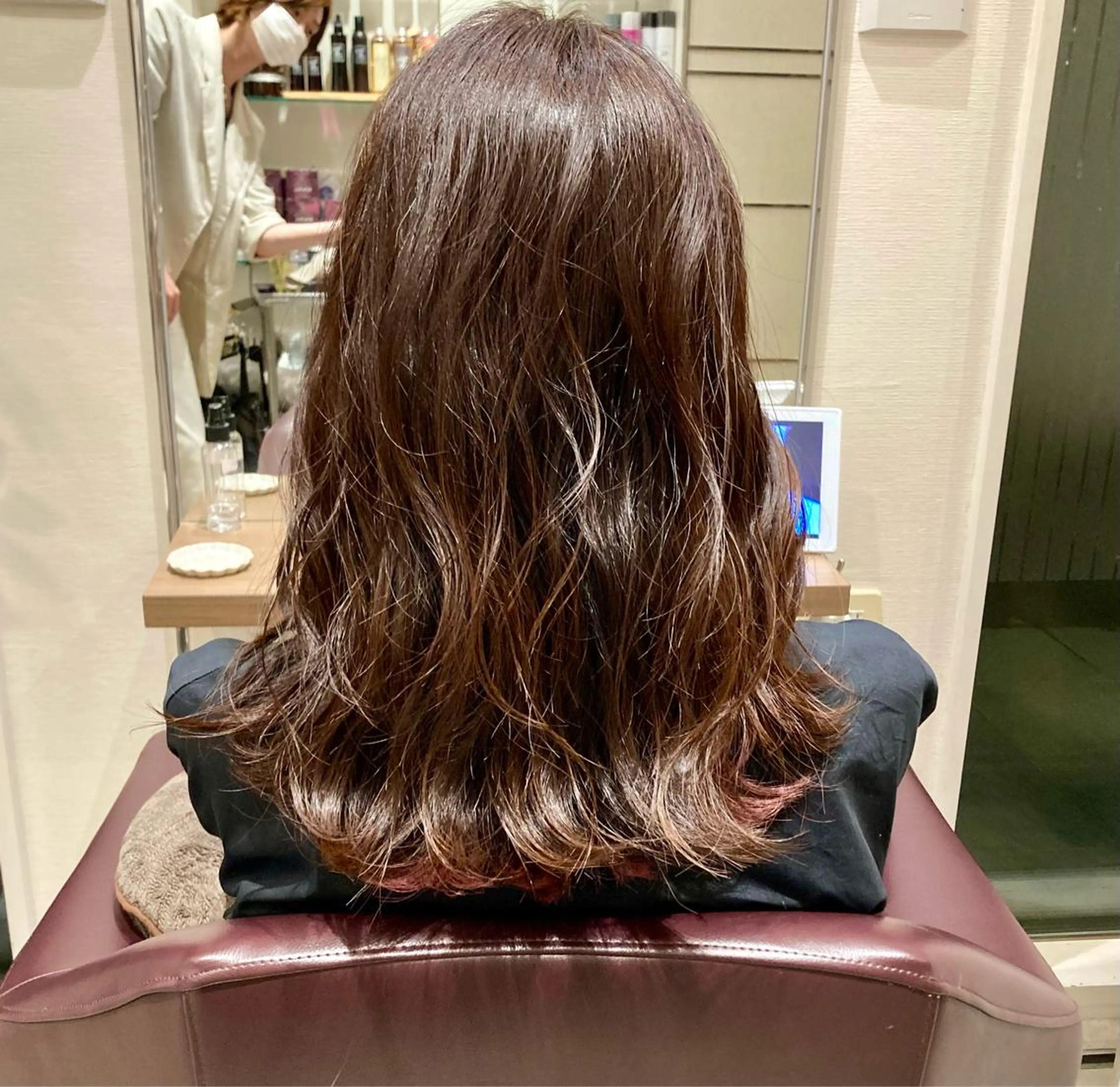 セミロング カラー インナーカラー 松岡 知のヘアスタイル