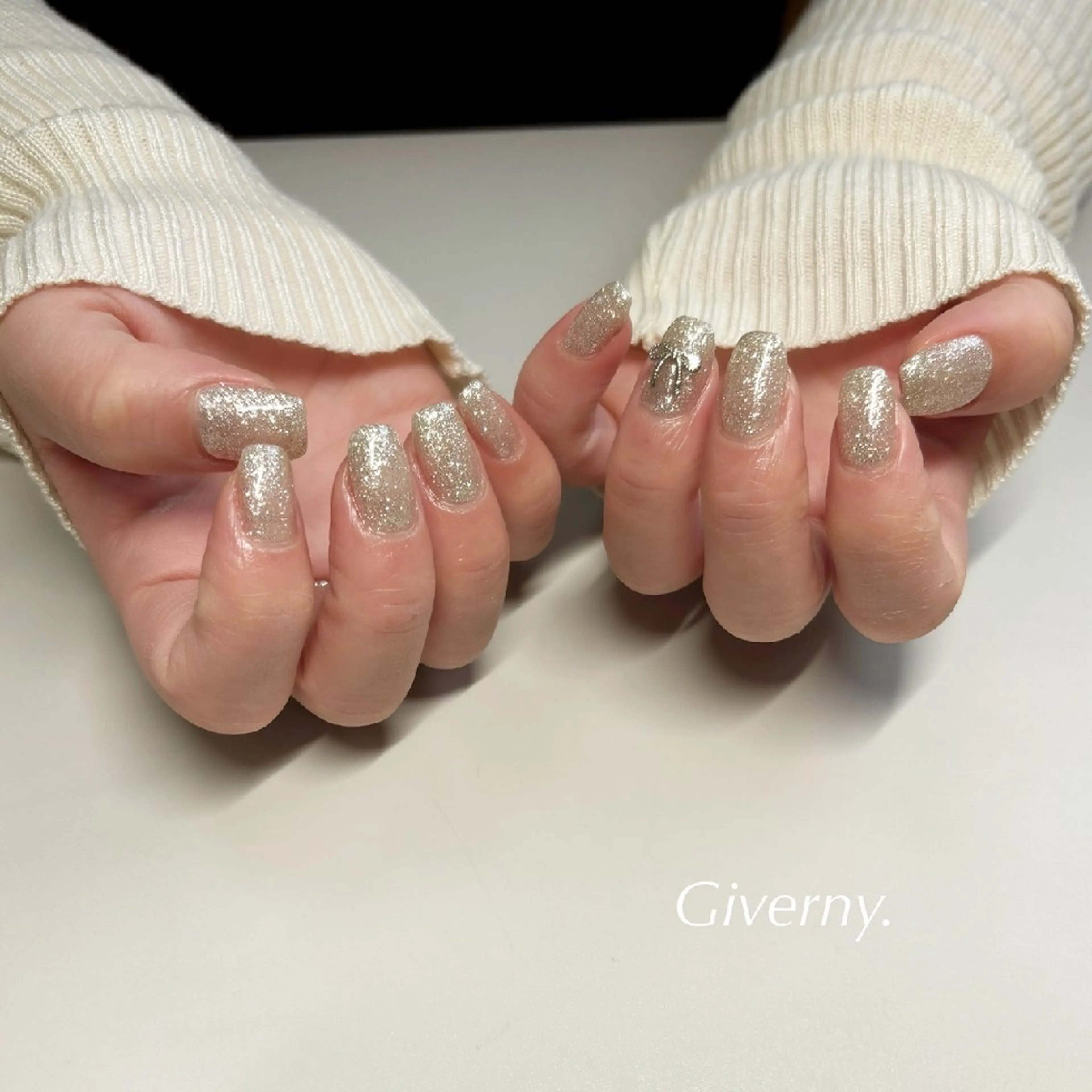 ネイル フラッシュネイル 冬ネイル ハンドネイル Giverny .のネイルデザイン