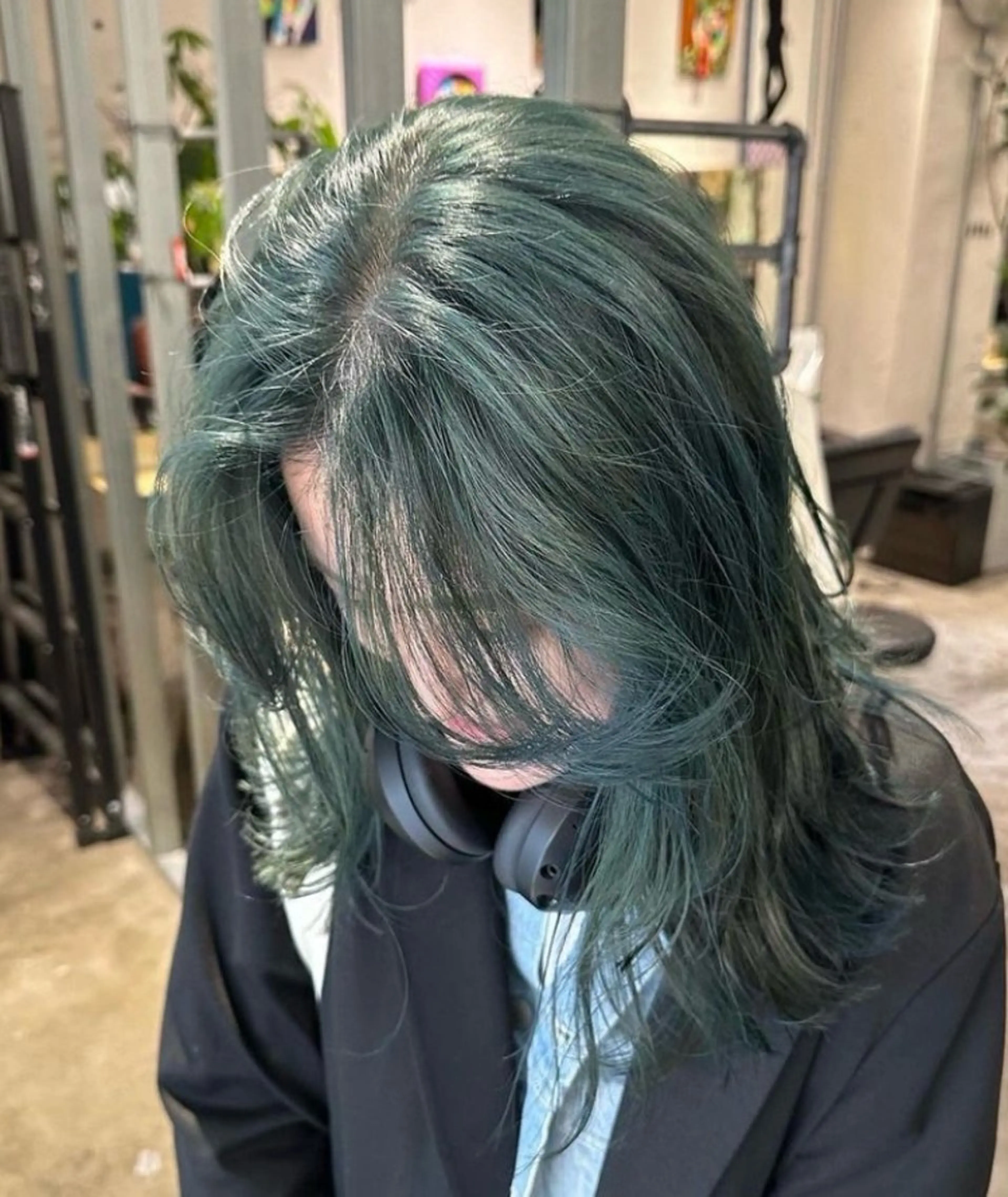 セミロング カラー ブリーチ レイヤーカット サキ🤍ハイトーン 🩰くびれ巻きヘアのヘアスタイル