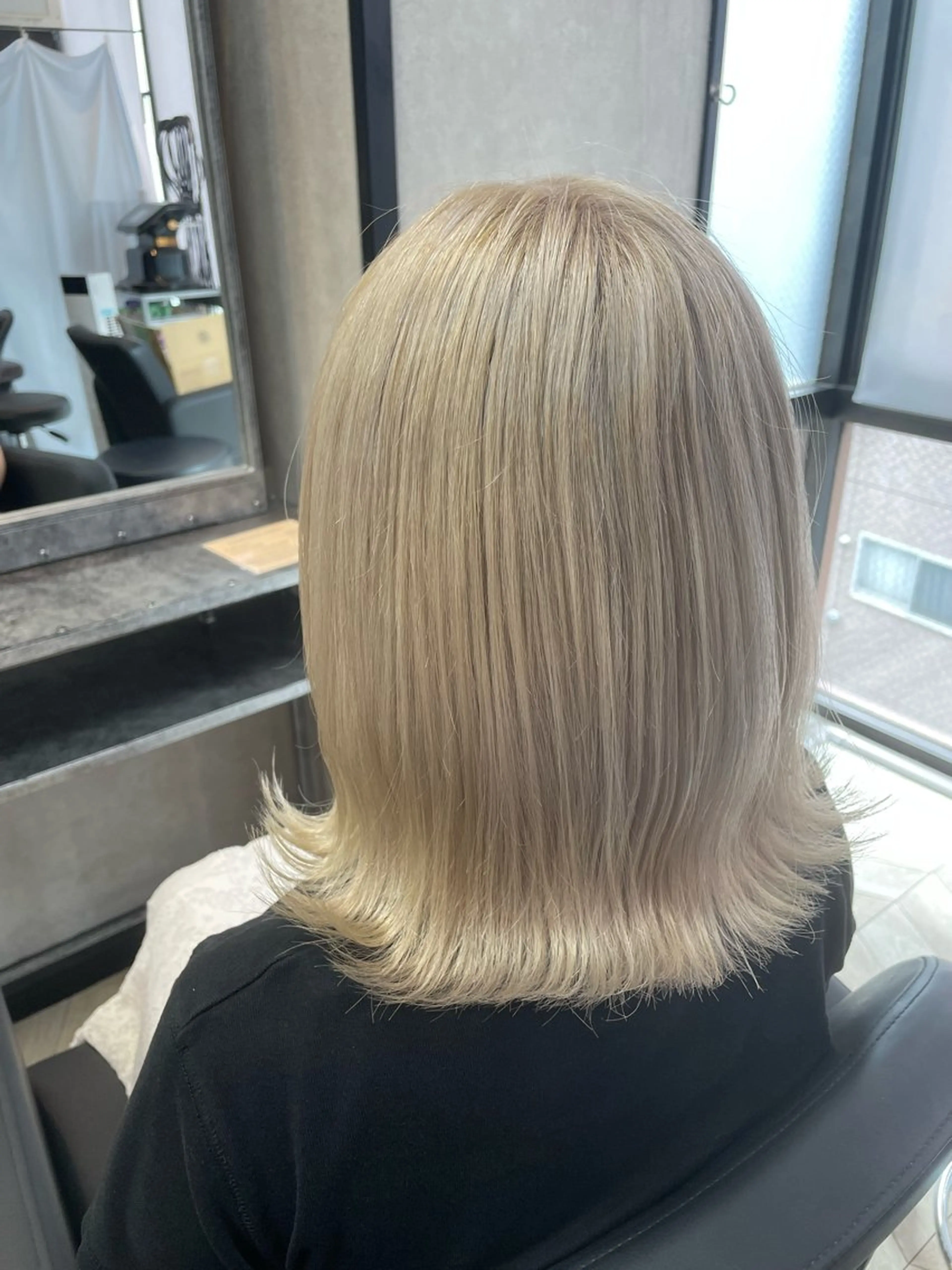 カラー ハイトーンカラー est MIRAIのヘアスタイル