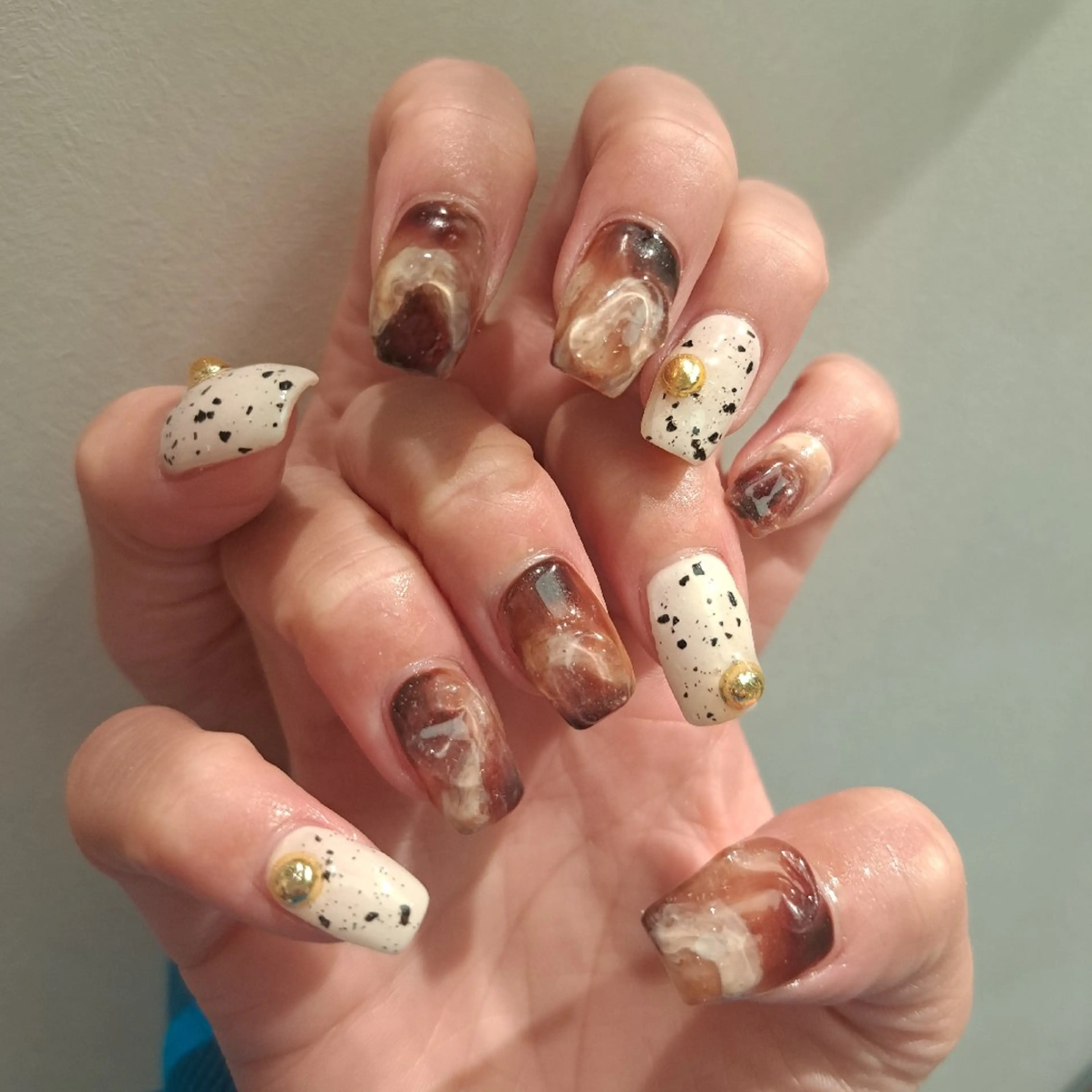 ネイル アートネイル ブラウン ジェルネイル 持ち込み ぷっくりネイル ハンドネイル Nail mood デザイン持ち込みokのネイルデザイン