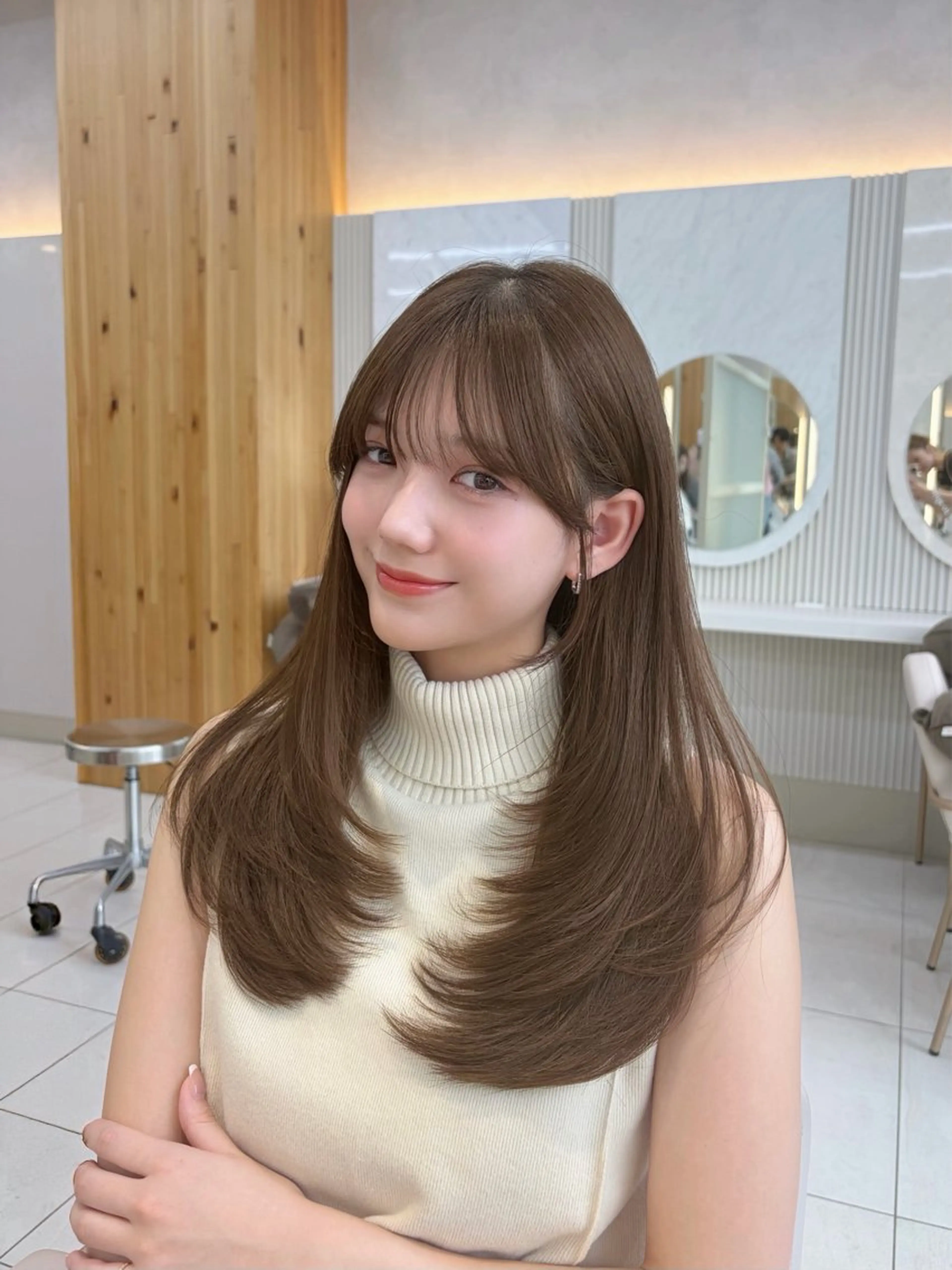 セミロング カット ヘアカラー トリートメント oto🤍×美髪× ゆるふわレイヤーのヘアスタイル