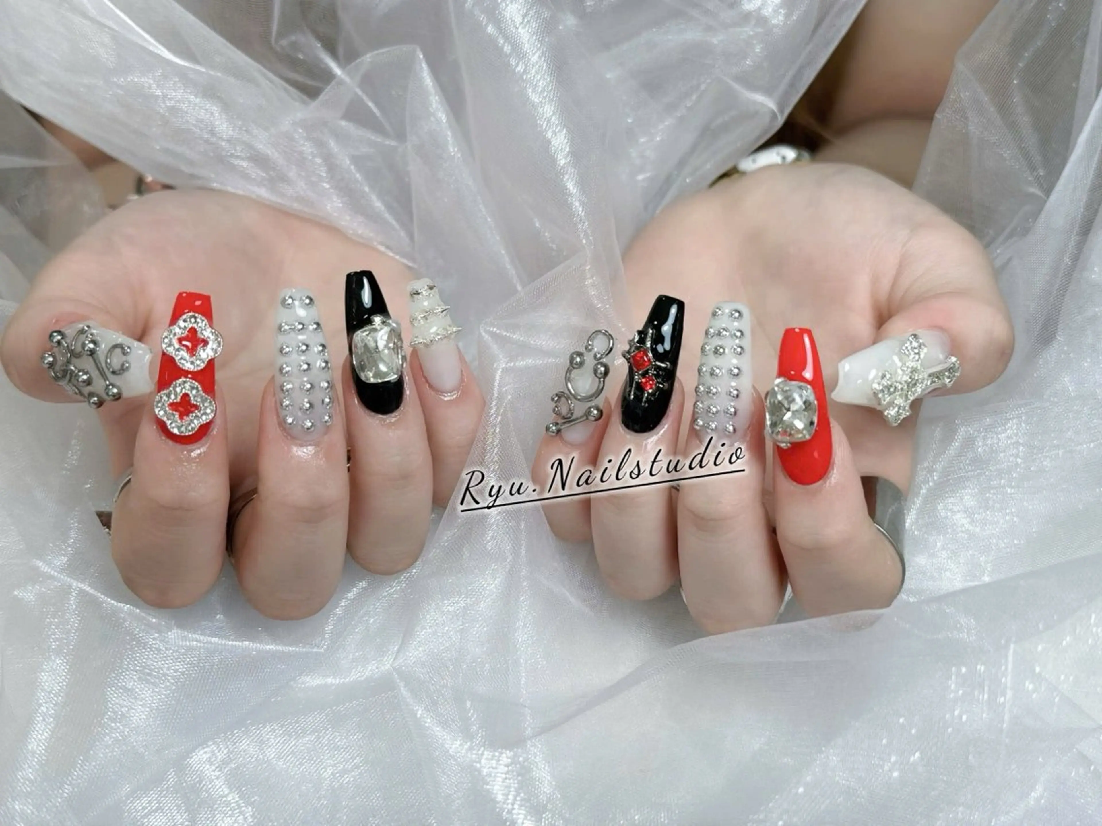 ネイル アートネイル フラワーネイル フレンチネイル ジェルネイル グラデーション ハンドネイル Ryunail所属・Ryu Nail NekoChanのネイルデザイン