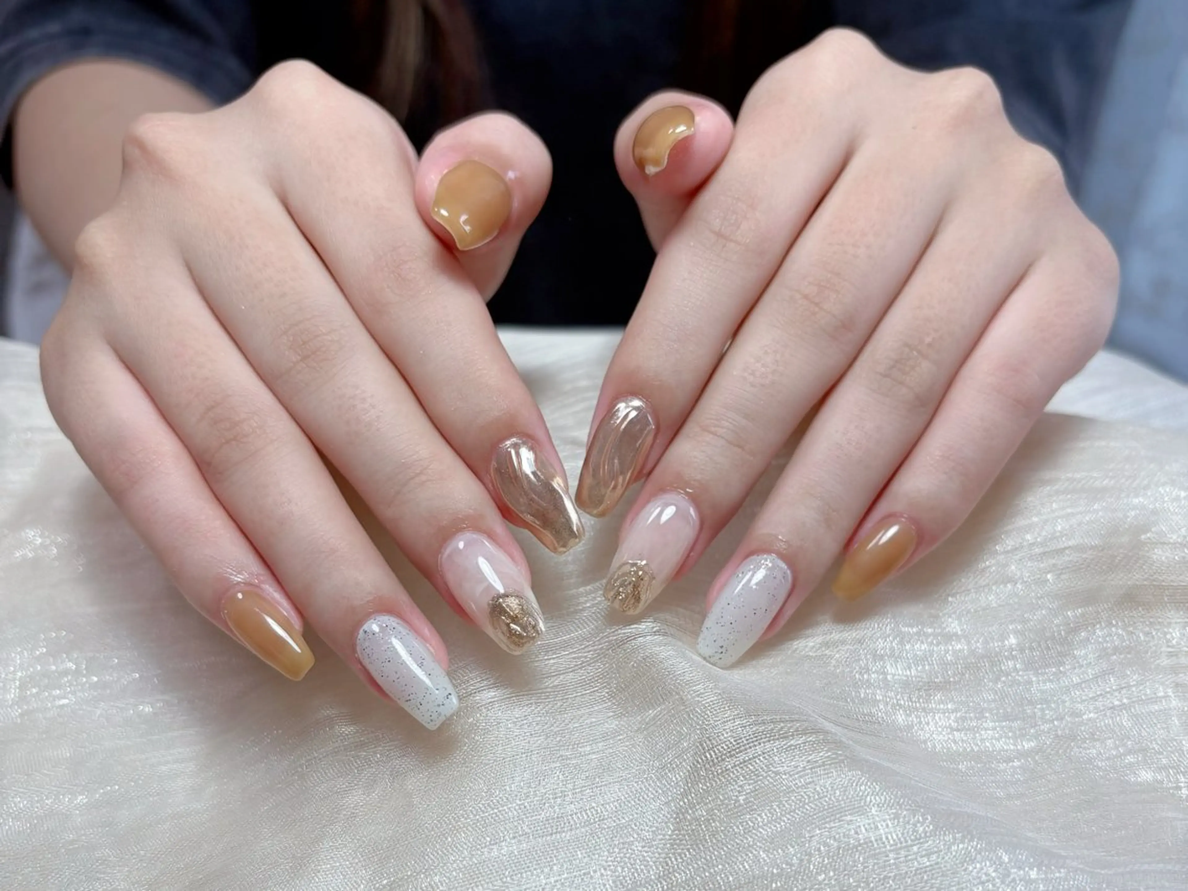 ネイル オーロラネイル チークネイル フレンチネイル ジェルネイル ガラスフレンチ ハンドネイル ハンドケア Nail Jolieのネイルデザイン