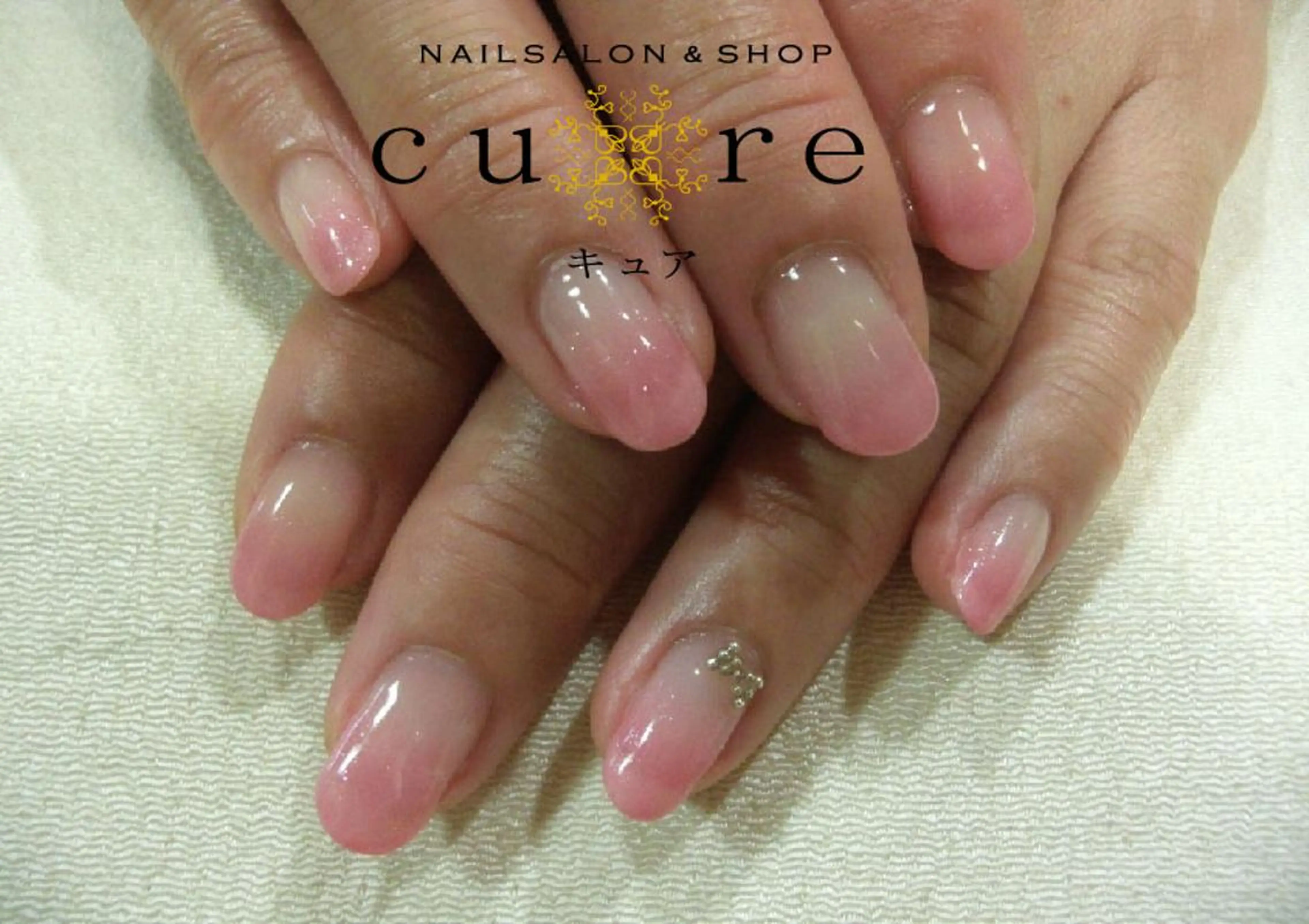 ミディアム ネイル アートネイル グラデーション シンプルネイル ネイルサロン Cureのネイルデザイン