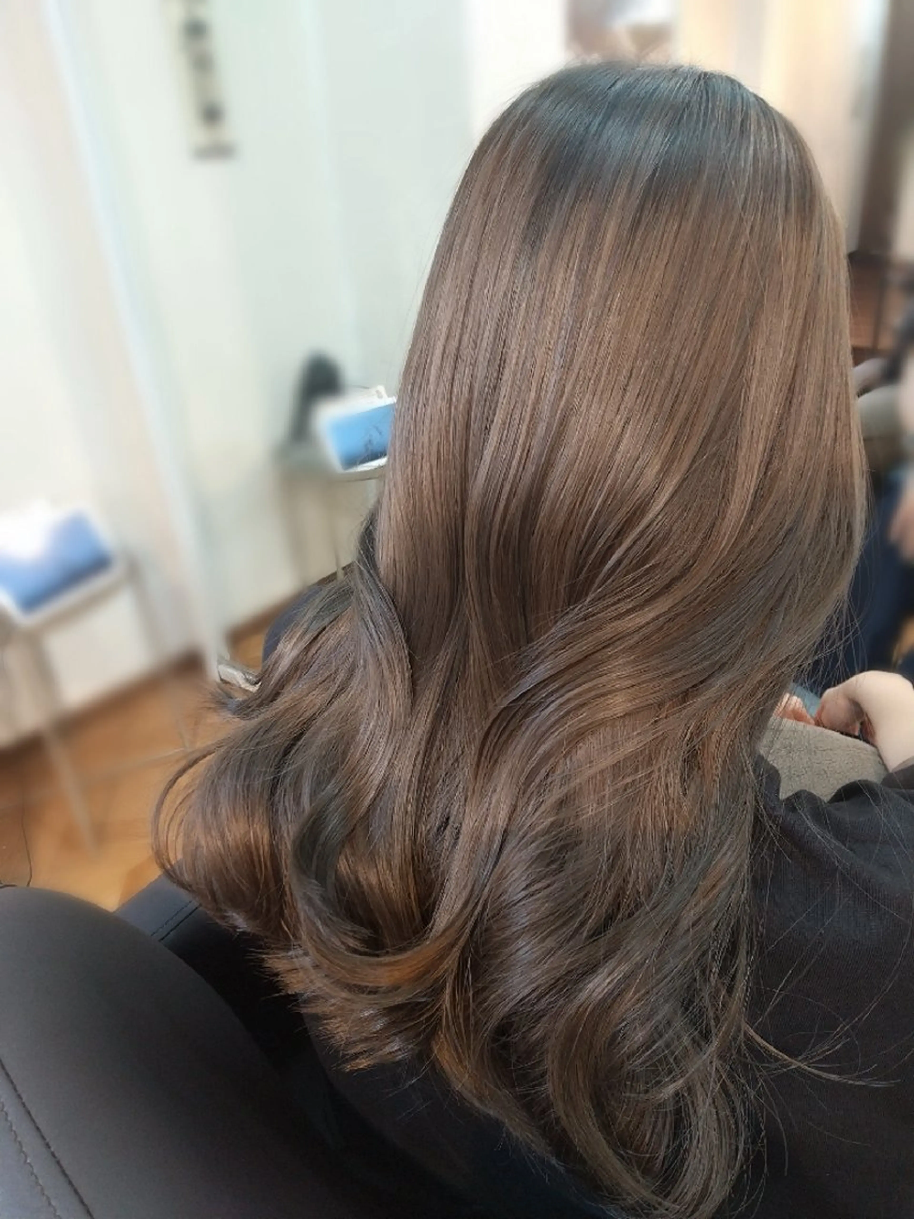 カラー ロング アッシュ アッシュグレー アッシュグレージュ ブリーチ グレージュ 久村 奈菜のヘアスタイル