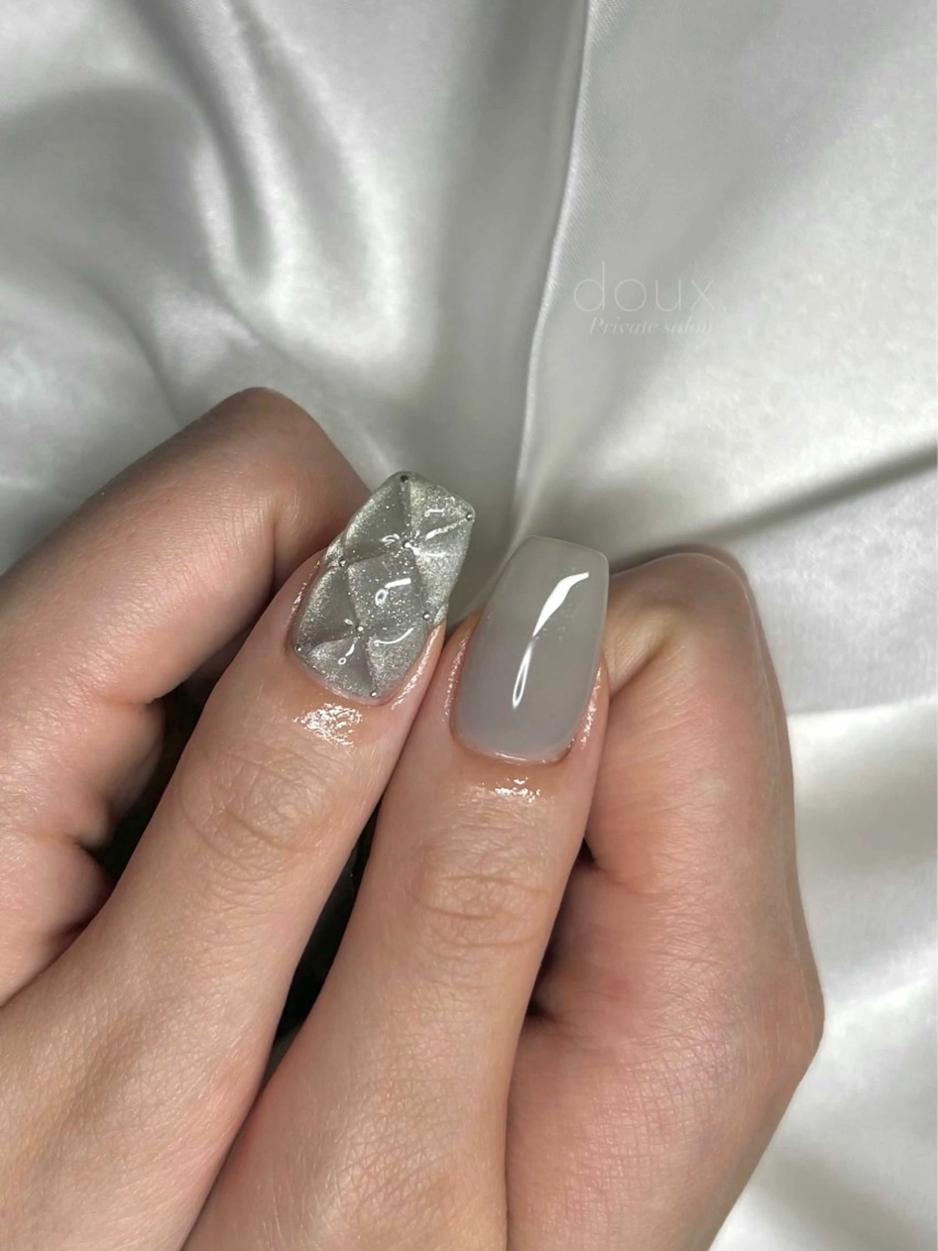 ネイル キラキラネイル 韓国ネイル マグネットネイル 冬ネイル クリスマス ハンドネイル doux. nailのネイルデザイン