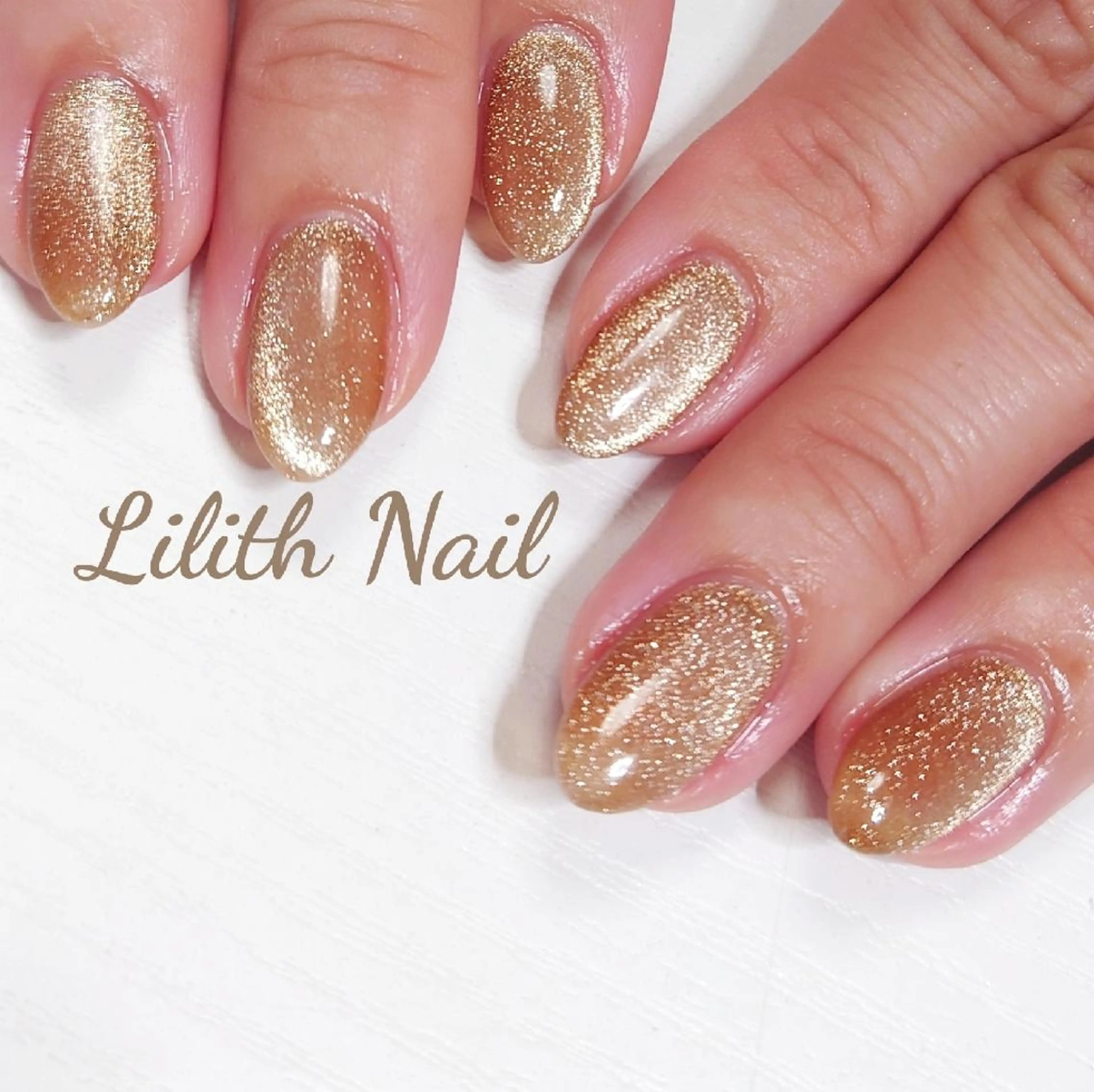 ネイル ブラウン ゴールド マグネットネイル ワンカラーネイル ハンドネイル Lilith Nailのネイルデザイン