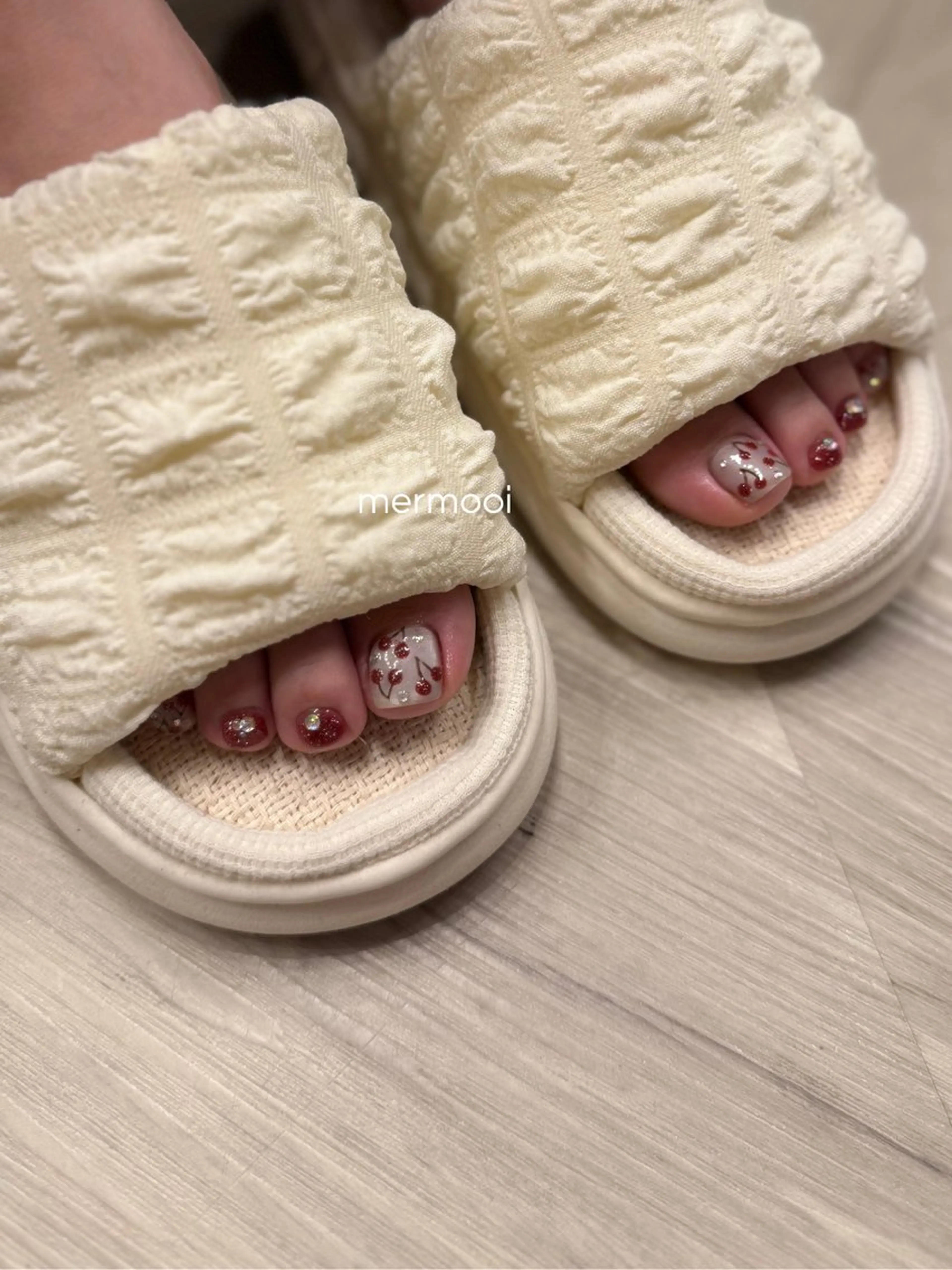 ネイル ボルドー フラッシュネイル フットネイル ジェルネイル キラキラネイル melumooi nailのネイルデザイン