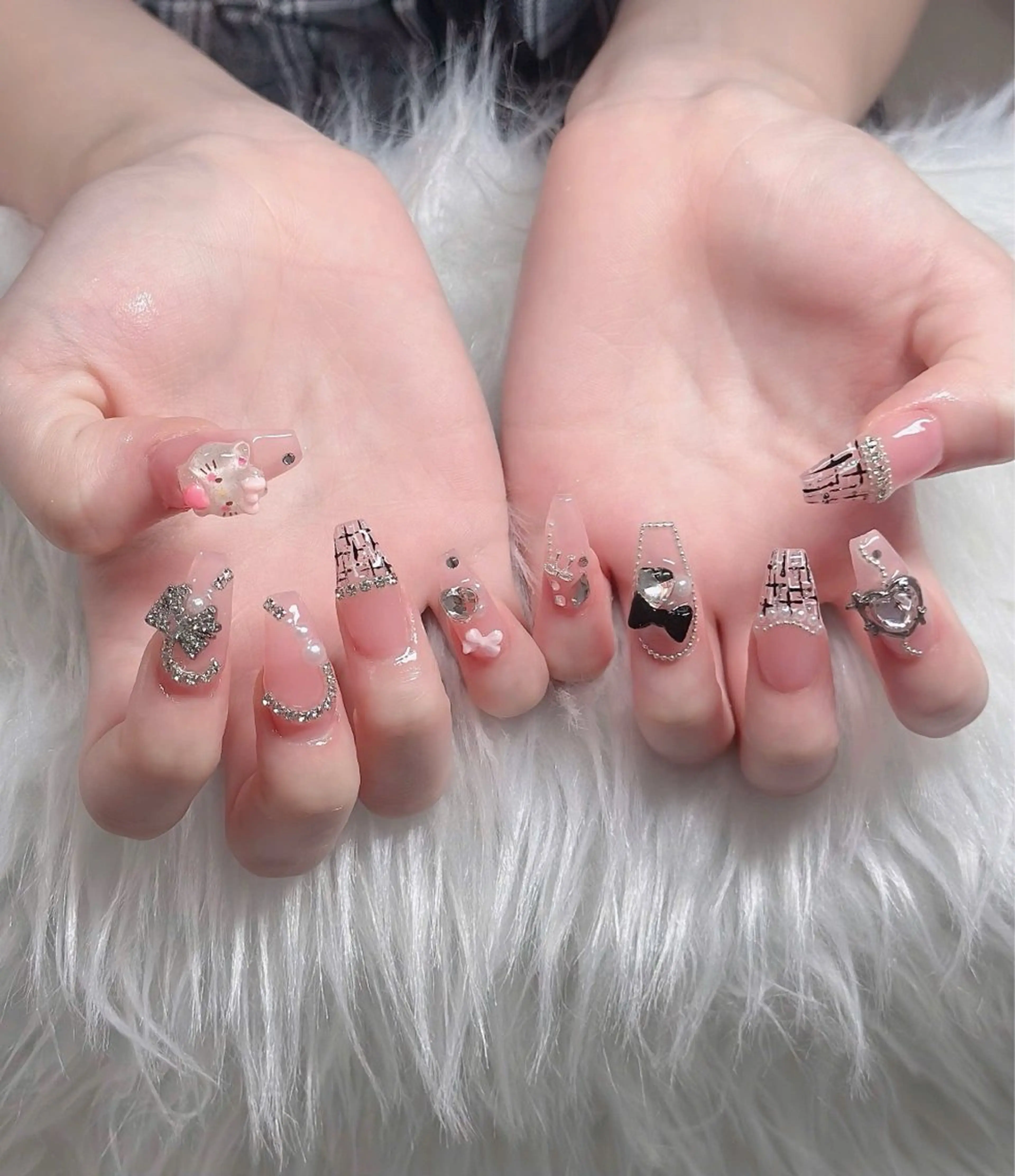 ネイル フレンチネイル ジェルネイル ガラスフレンチ ハロウィン ハート H.baby Nail Salonのネイルデザイン