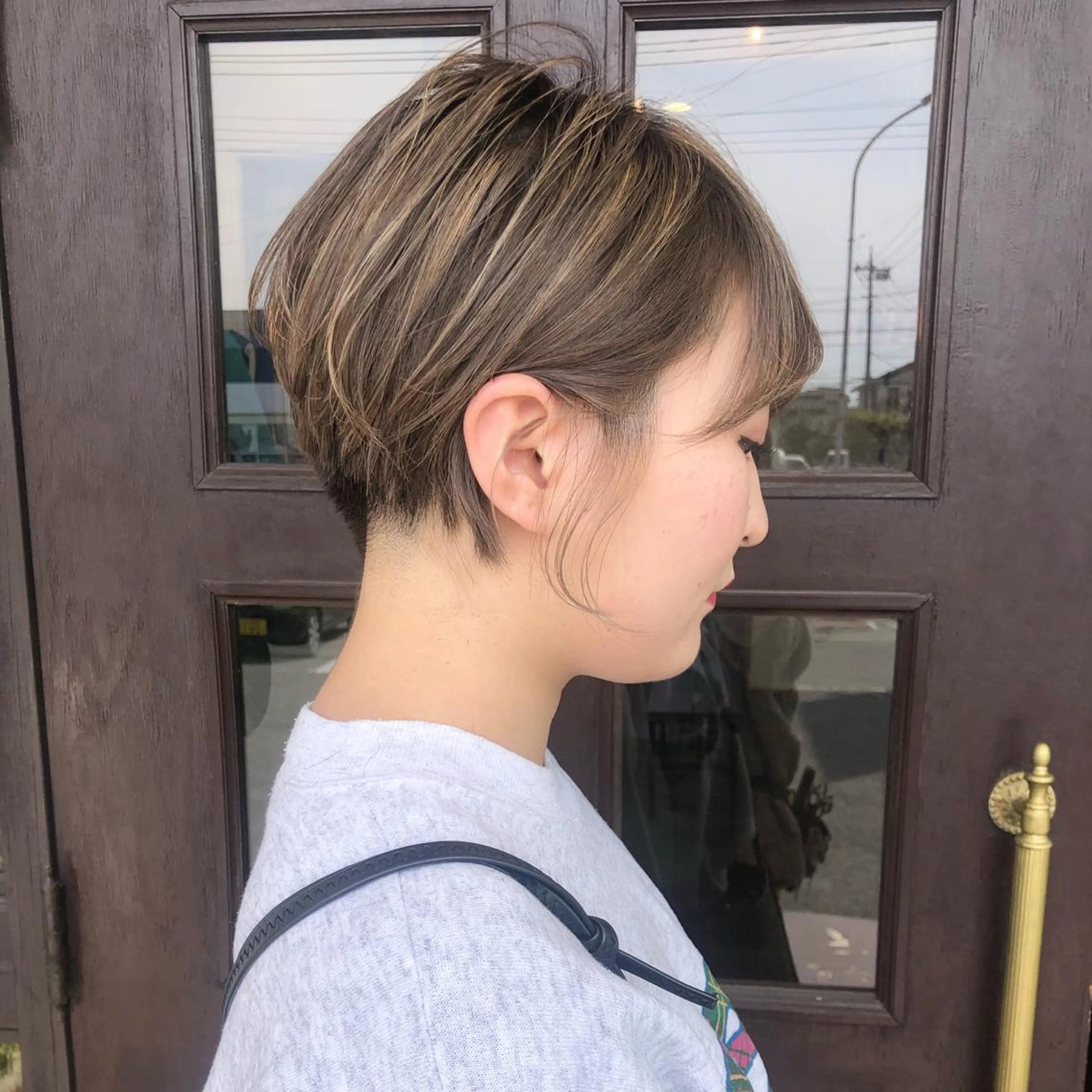 ショート カラー ハイライトカラー ハイライト カット ヘアカラー 江原 彩華のヘアスタイル