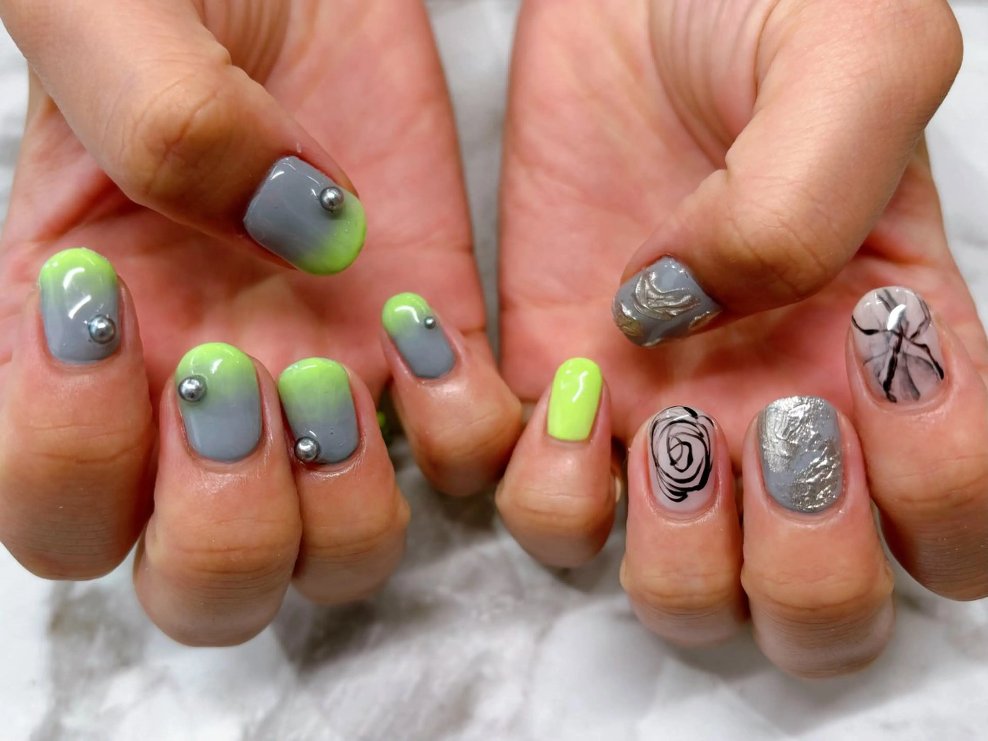 ネイル グラデーション ニュアンスネイル ハンドネイル Lani🌈Nail Konatsuのネイルデザイン