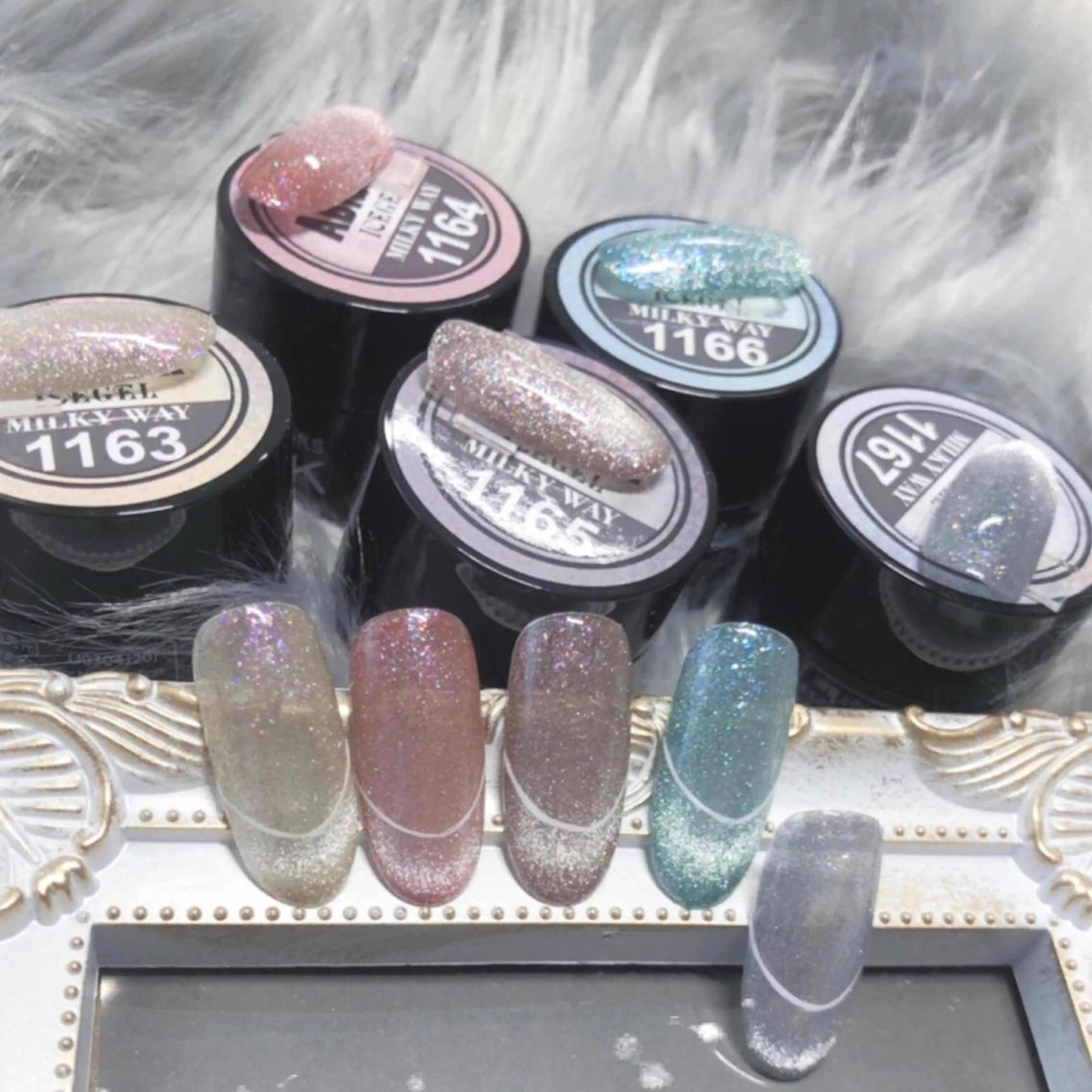 ネイル キラキラネイル ホワイト La Culusのネイルデザイン