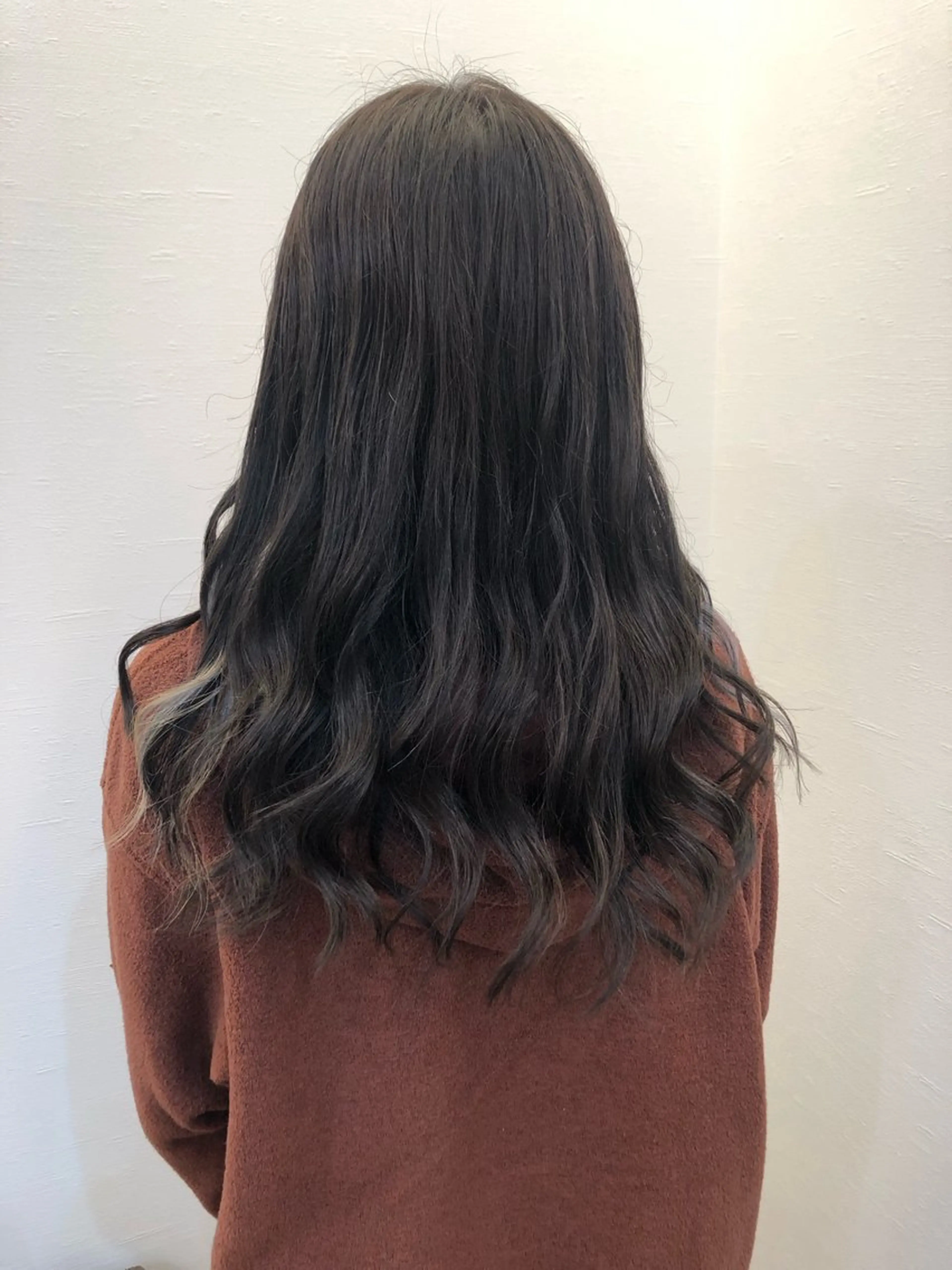 カラー ツノガイ エリのヘアスタイル