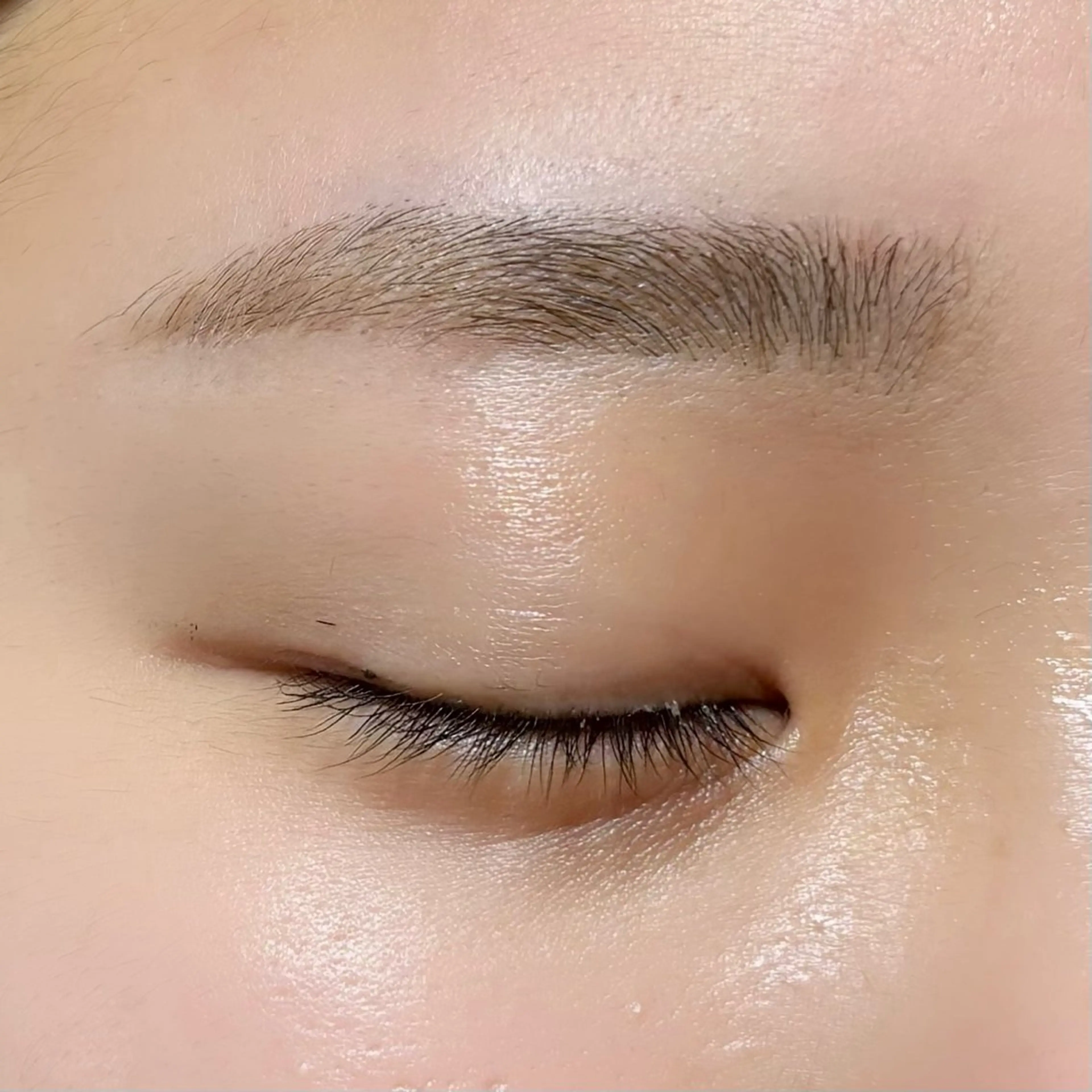 アイブロウ meguru／マツパ ／マツエク／束感のマツエク・マツパデザイン