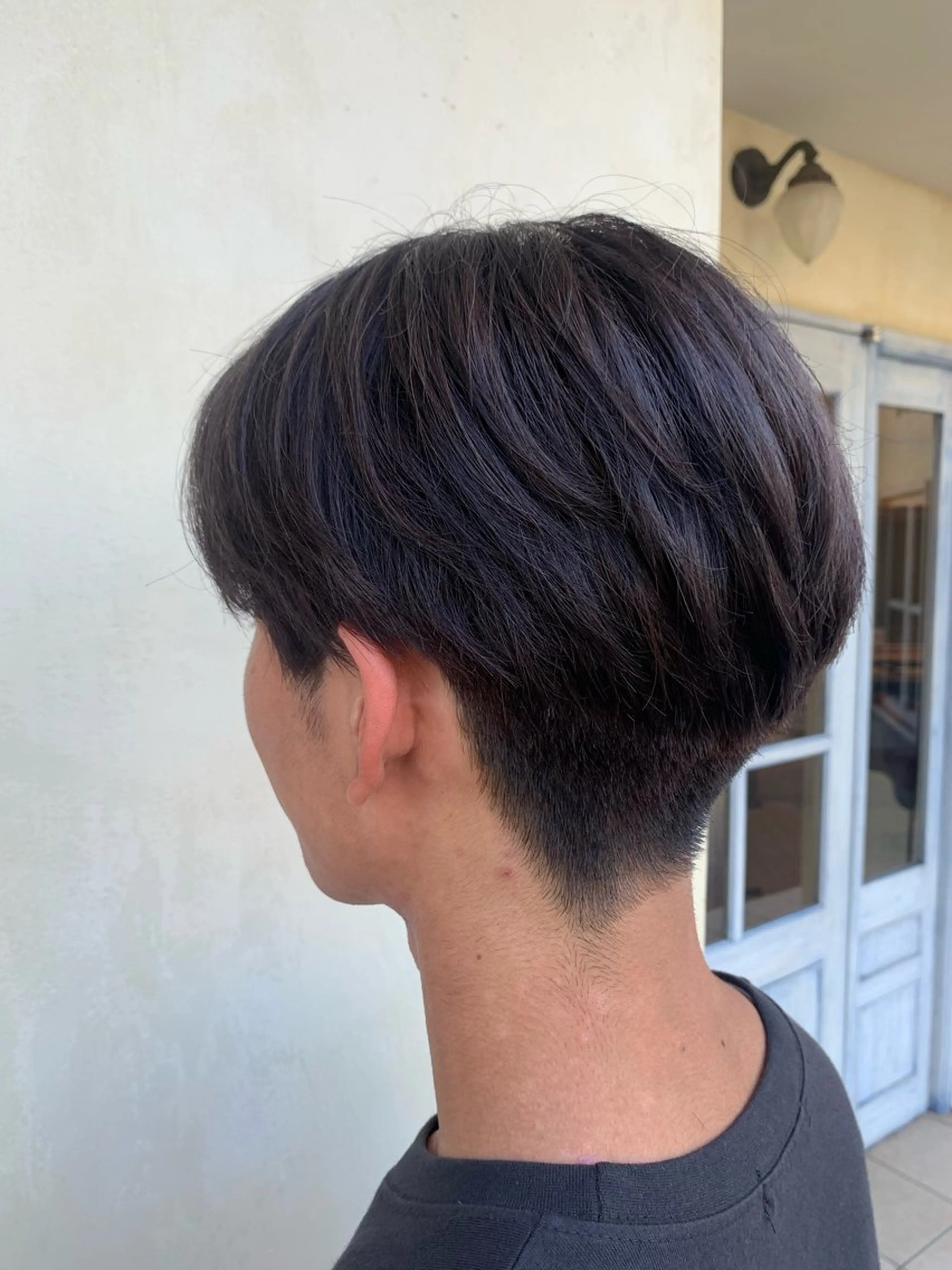 メンズ センターパート 刈り上げ amie by afloatのヘアスタイル