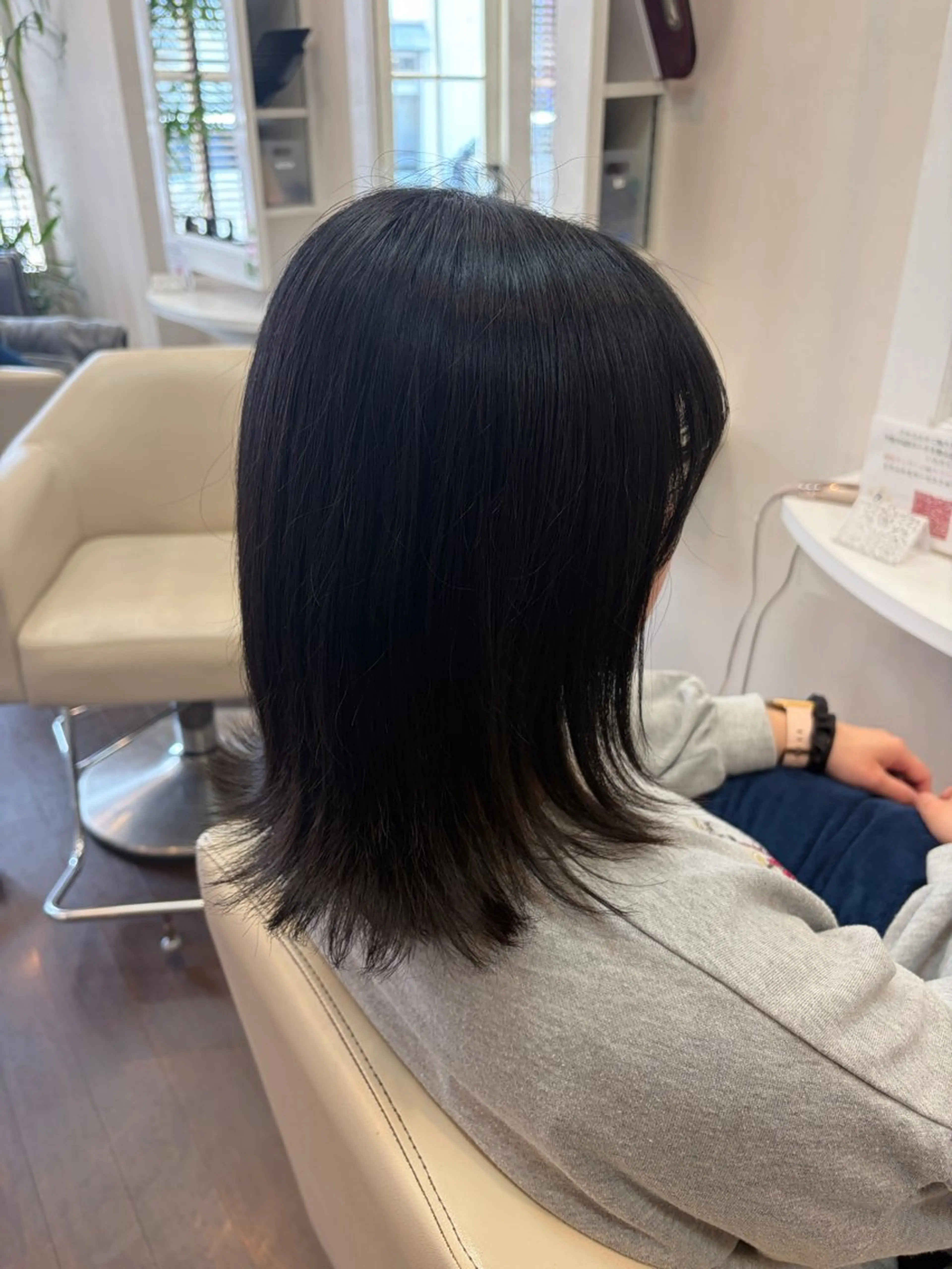 ミディアム 秋山 麗奈のヘアスタイル