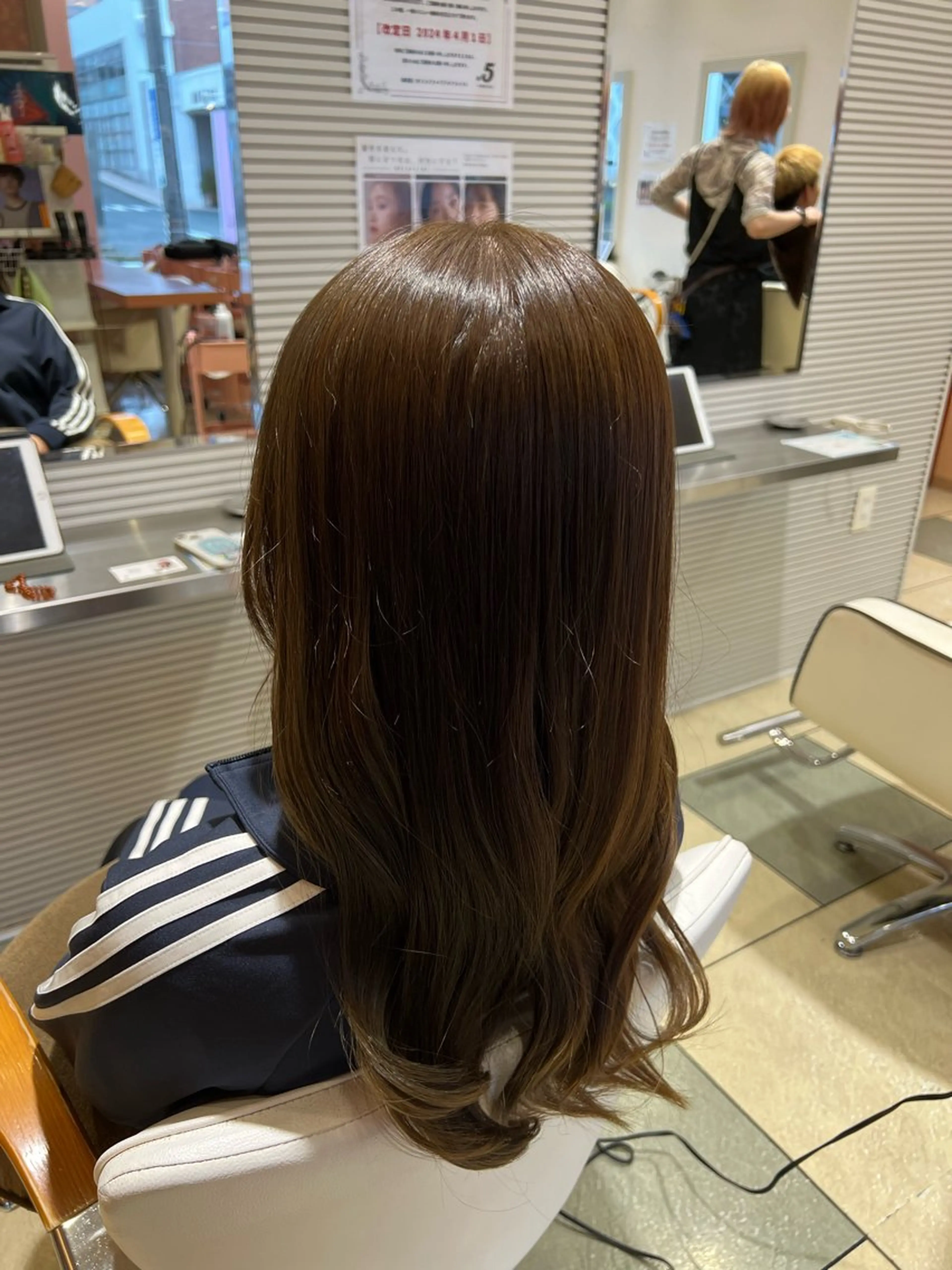 ロング カラー momb 折戸結菜のヘアスタイル