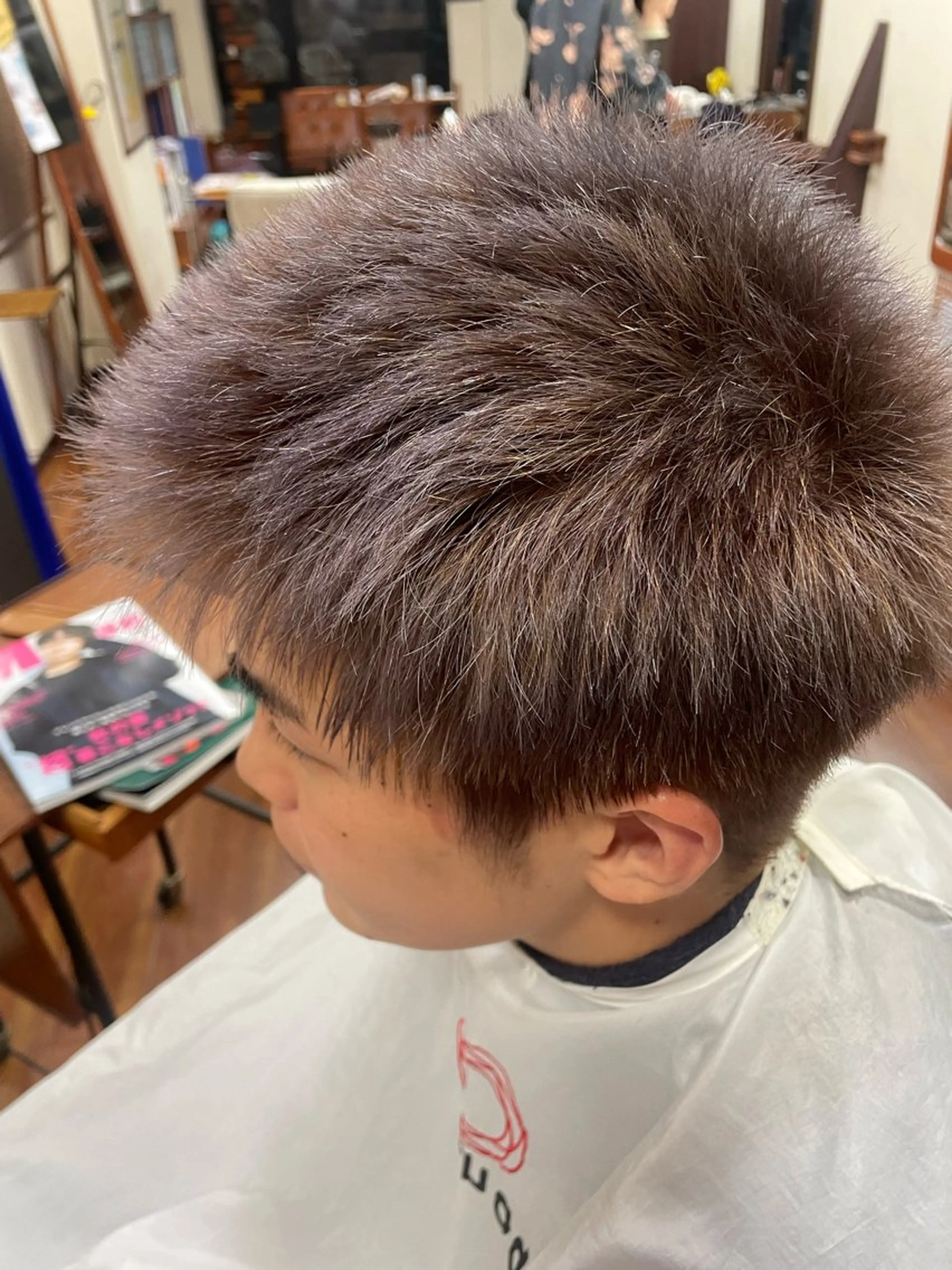 ショート カラー メンズ メンズブリーチ ブリーチ シルバー 浅岡 昭汰のヘアスタイル