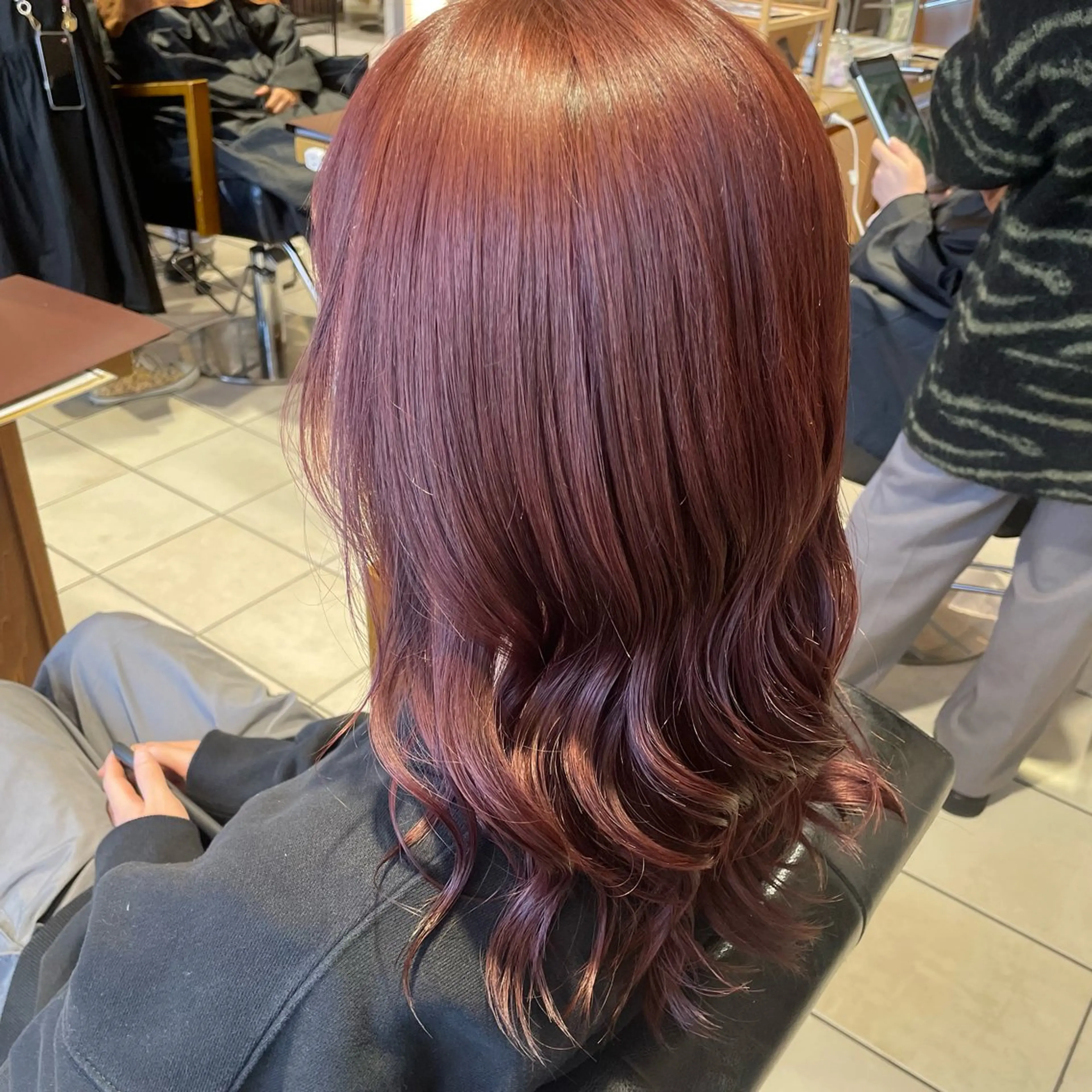 ロング カラー ブラウンカラー ピンクカラー ピンクブラウン 🩰韓国レイヤー🩷 艶カラー🌷小栁歩美のヘアスタイル