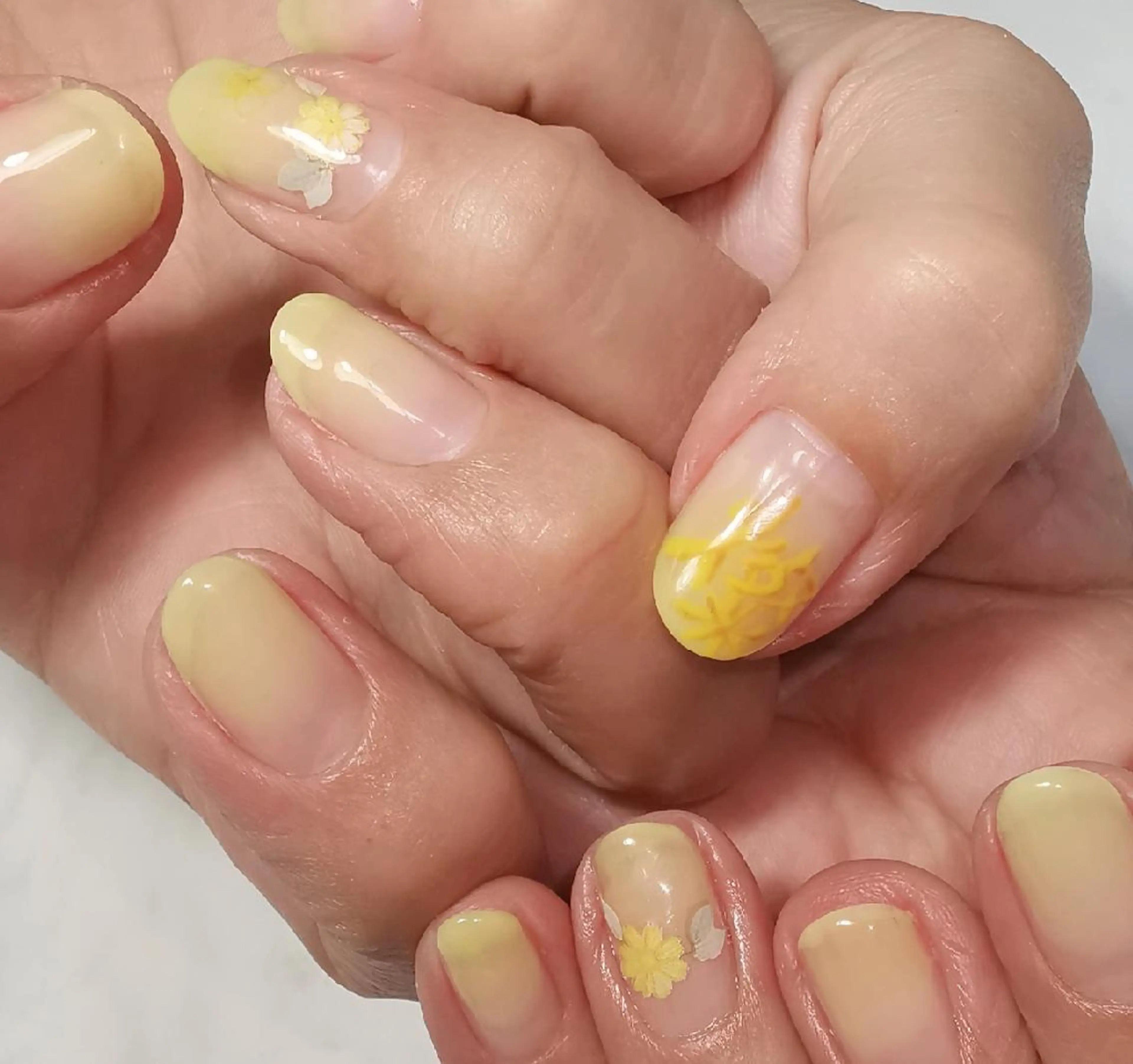 ネイル グラデーション 黄色 ハンドネイル reve あやののネイルデザイン