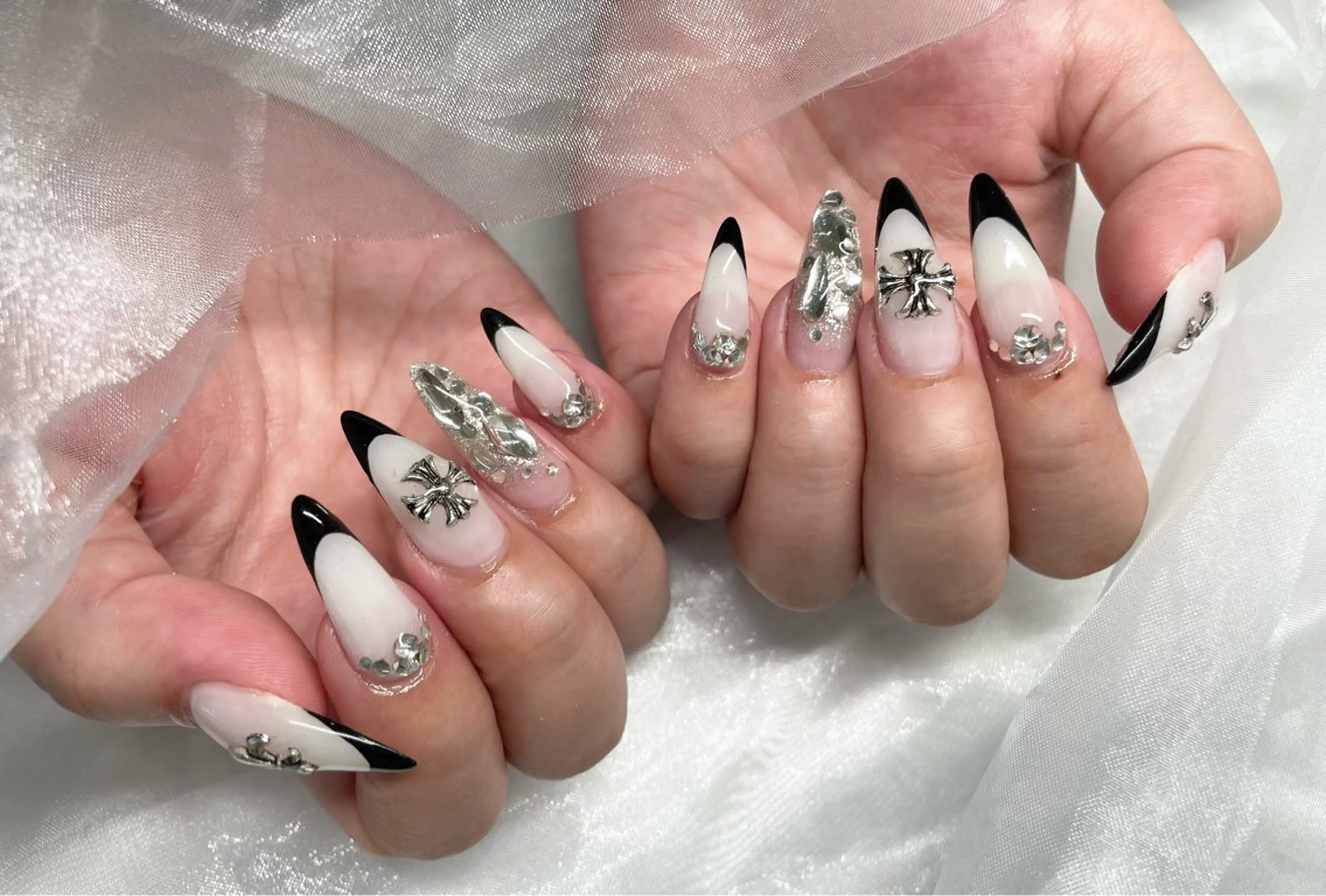 ネイル ハンドネイル Roi〈ロワ〉 Minakoのネイルデザイン