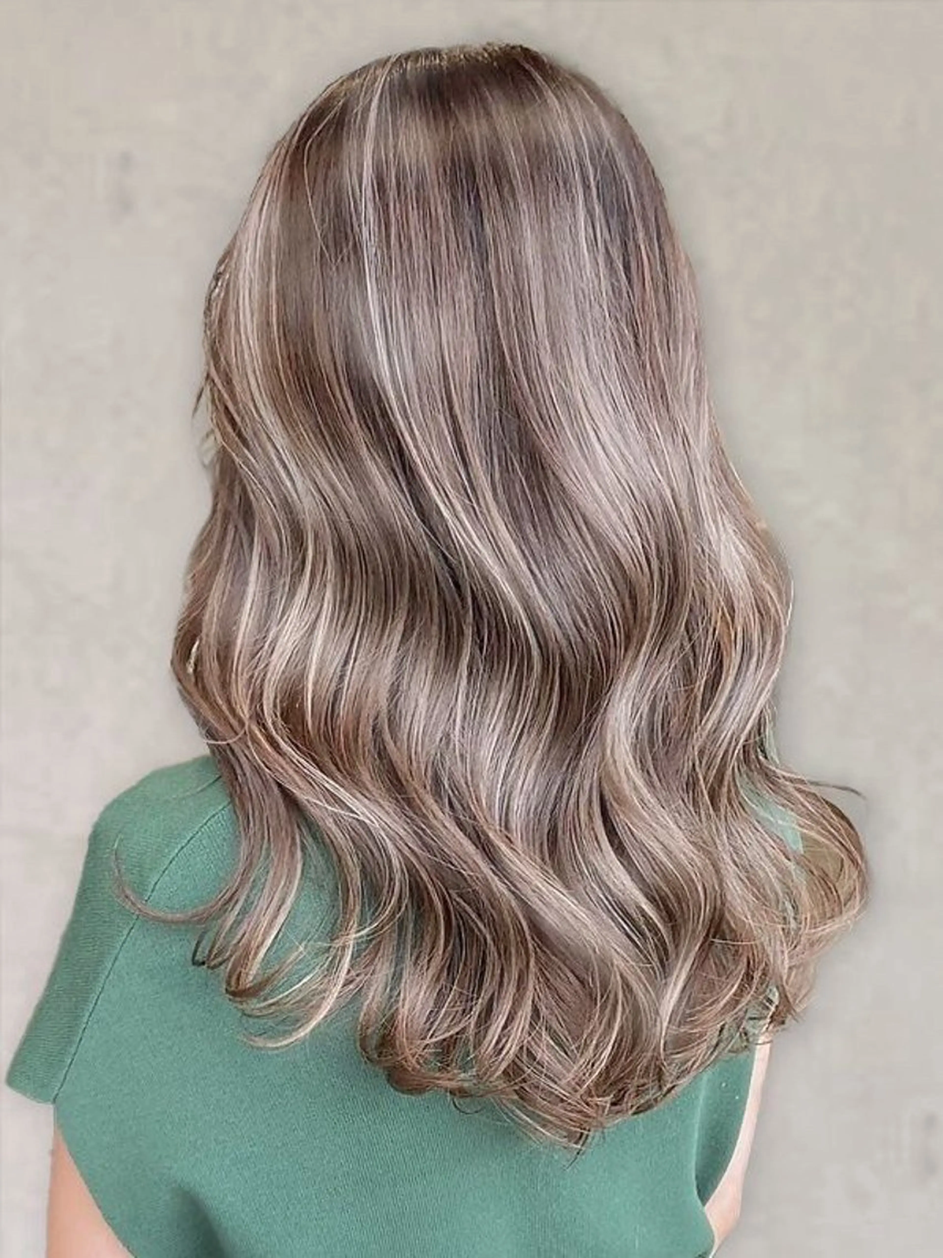 ロング カラー 高村 茉耶のヘアスタイル